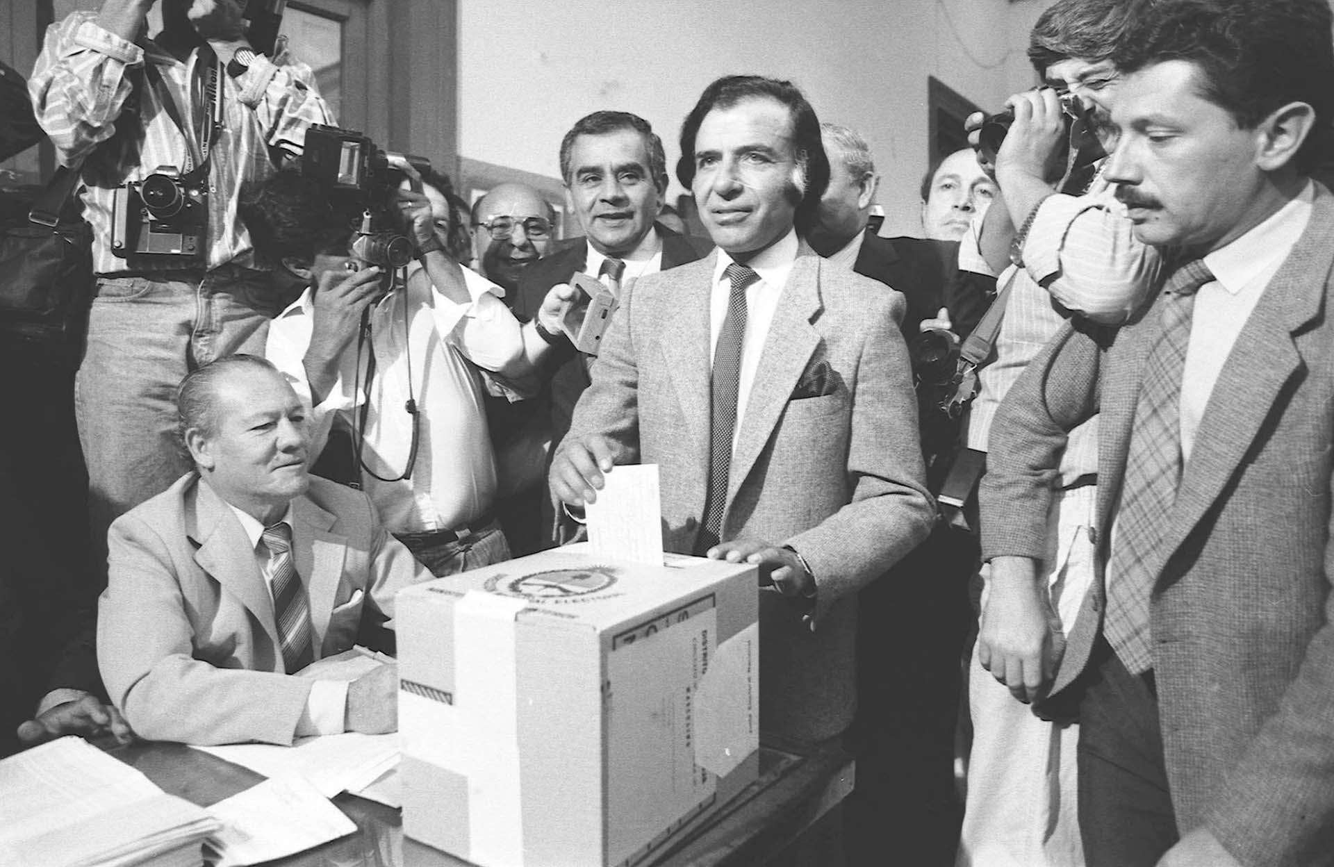 El 14 de mayo de 1989, Menem compitió en las elecciones presidenciales contra el candidato del radicalismo Eduardo César Angeloz. Lideró la fórmula del Frente Justicialista Popular y se impuso con el 49,3% de los votos