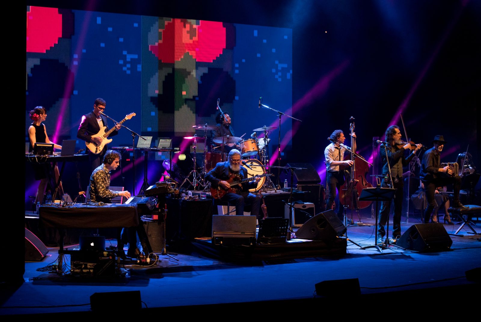 Gustavo Santaolalla y Bajofondo vuelven a presentarse en Buenos Aires con un concierto a beneficio de la Fundación Ineco