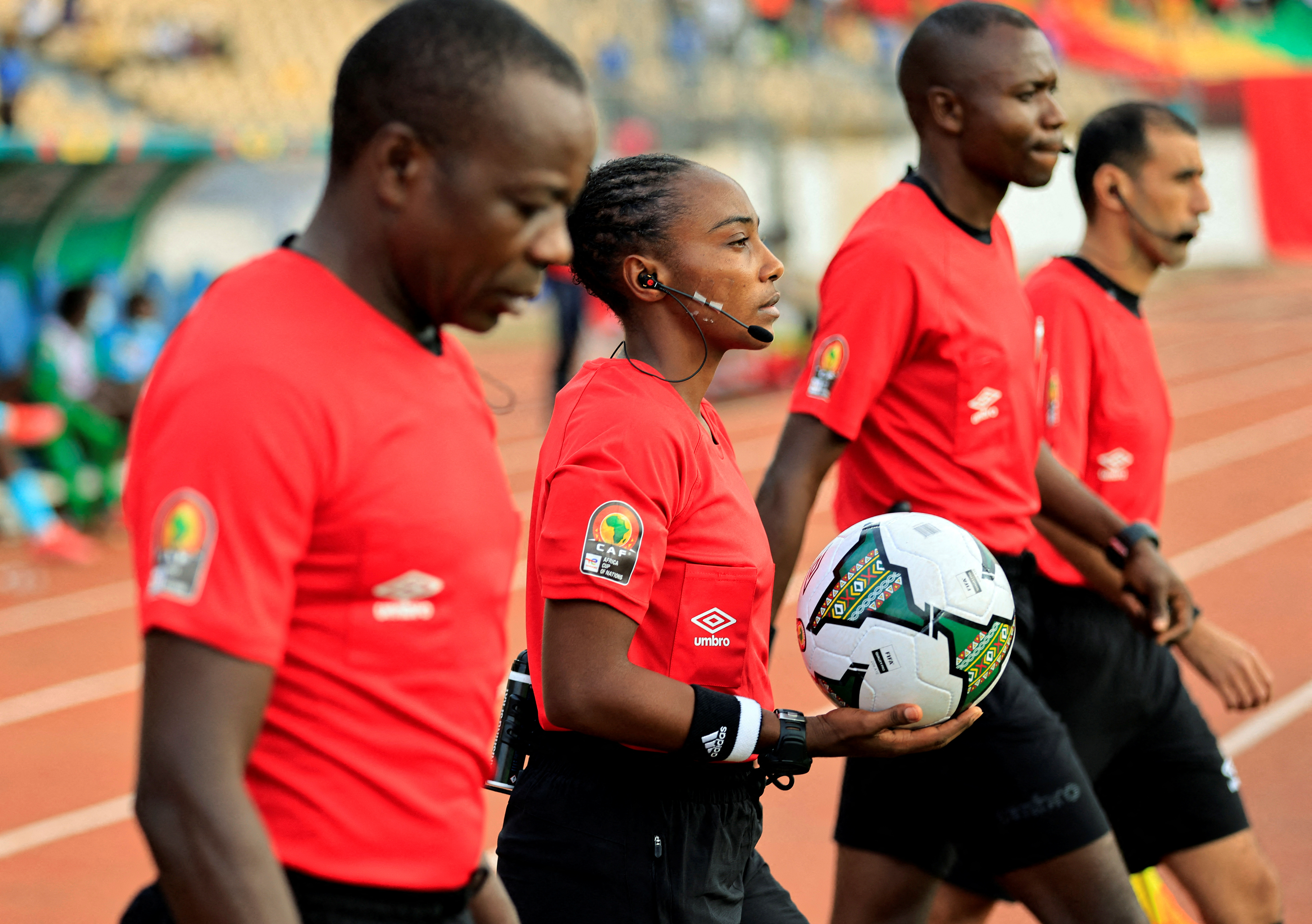 Soccer Football - Africa Cup of Nations - Group B - Zimbabwe v Guinea - Stade Ahmadou Ahidjo, Yaounde, Cameroon - January 18, 2022 Referee Salima Mukansanga before the match REUTERS/Thaier Al-Sudani     TPX IMAGES OF THE DAY