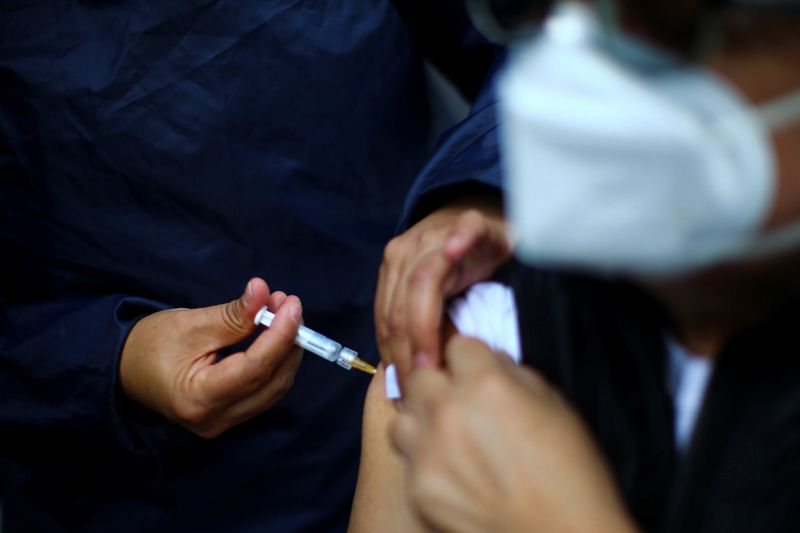 El Partido Acción Nacional exigió al gobierno federal que los gobiernos estatales puedan comprar y aplicar vacunas contra COVID-19 (Foto: Reuters / Edgard Garrido)