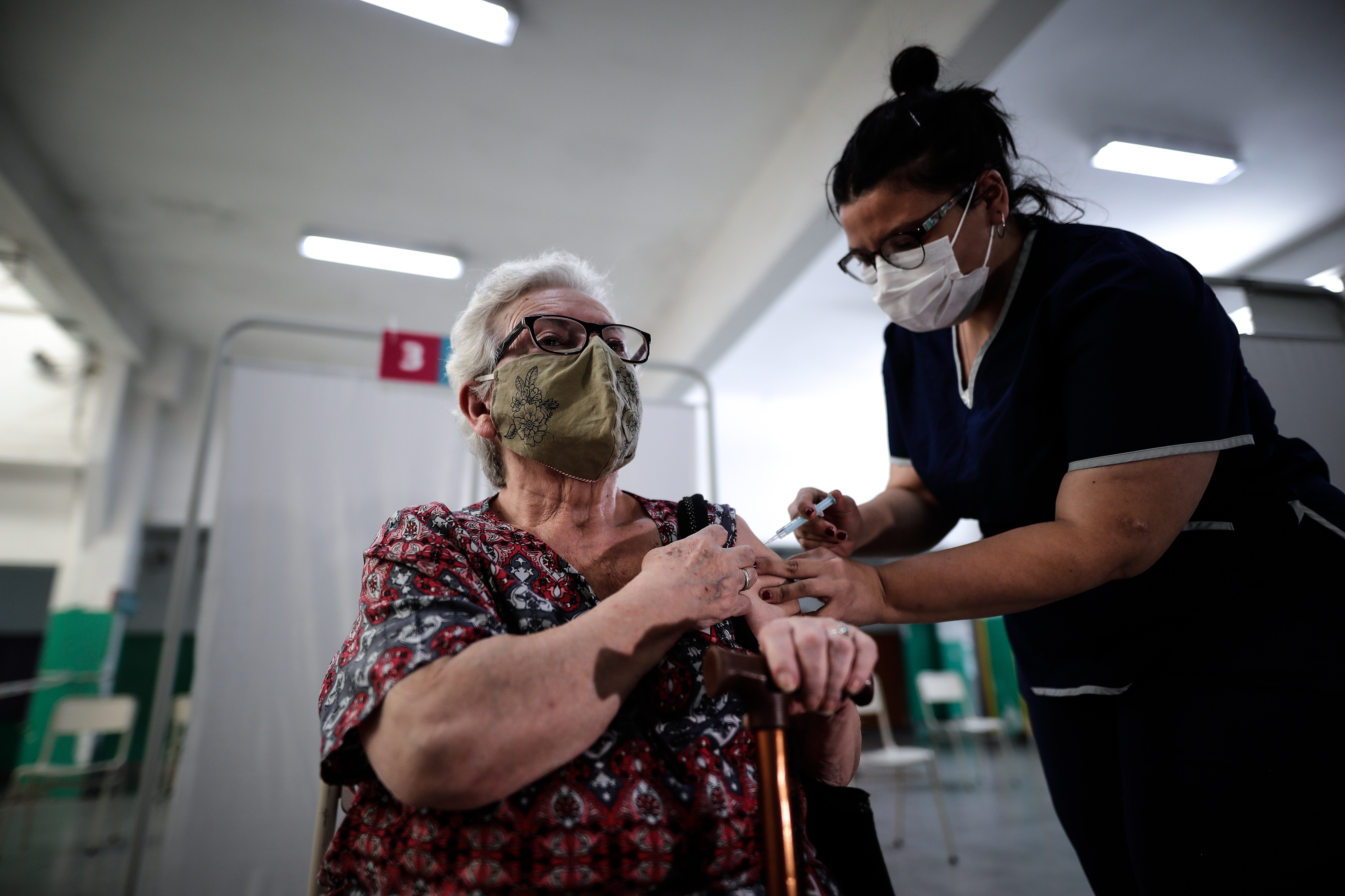 A un ritmo promedio de más de 160.000 aplicaciones diarias a nivel nacional, la Argentina se quedaría sin vacunas en 9 días