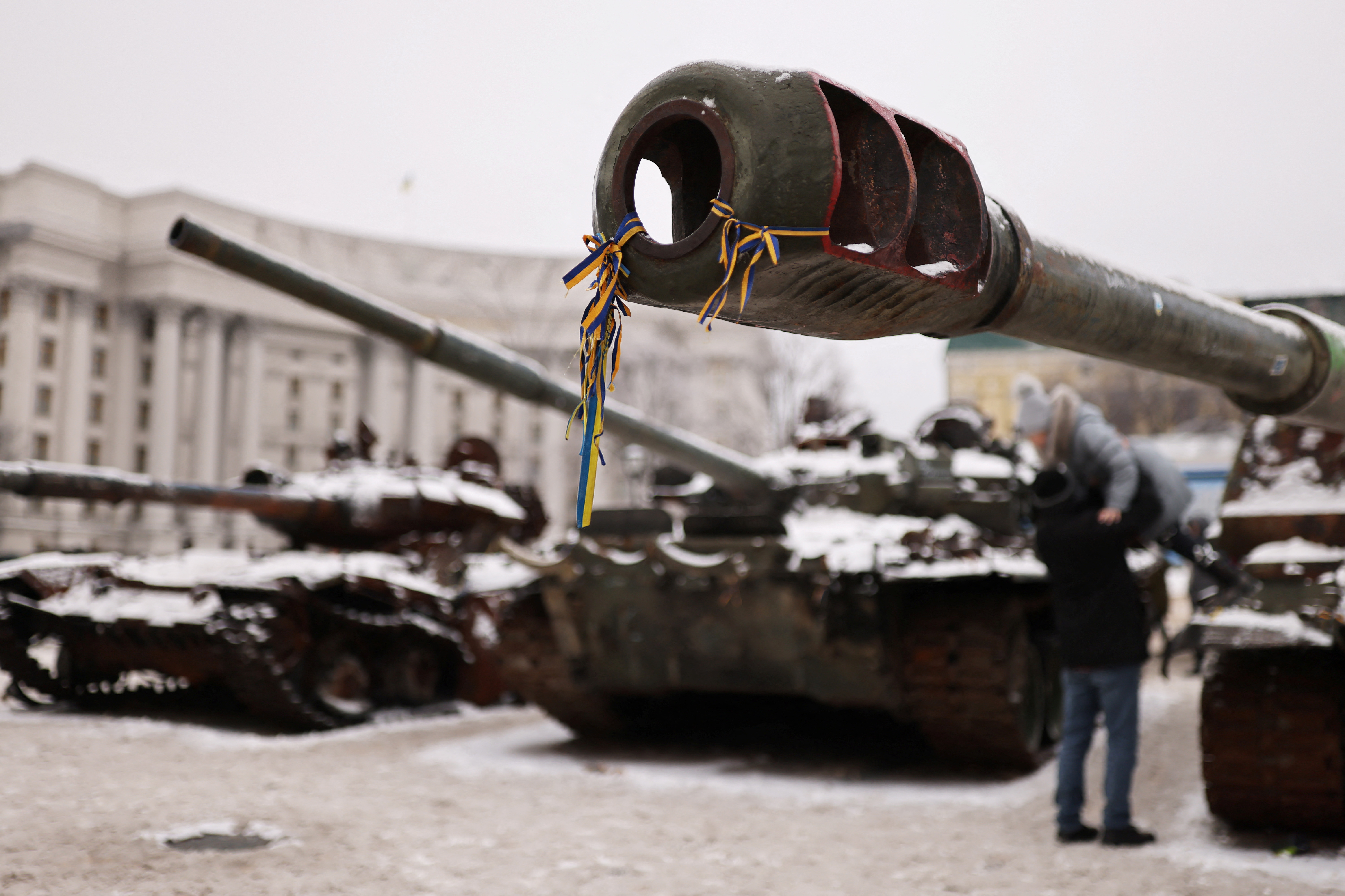Exhibición de tanques rusos destruidos en Kiev (Reuters)