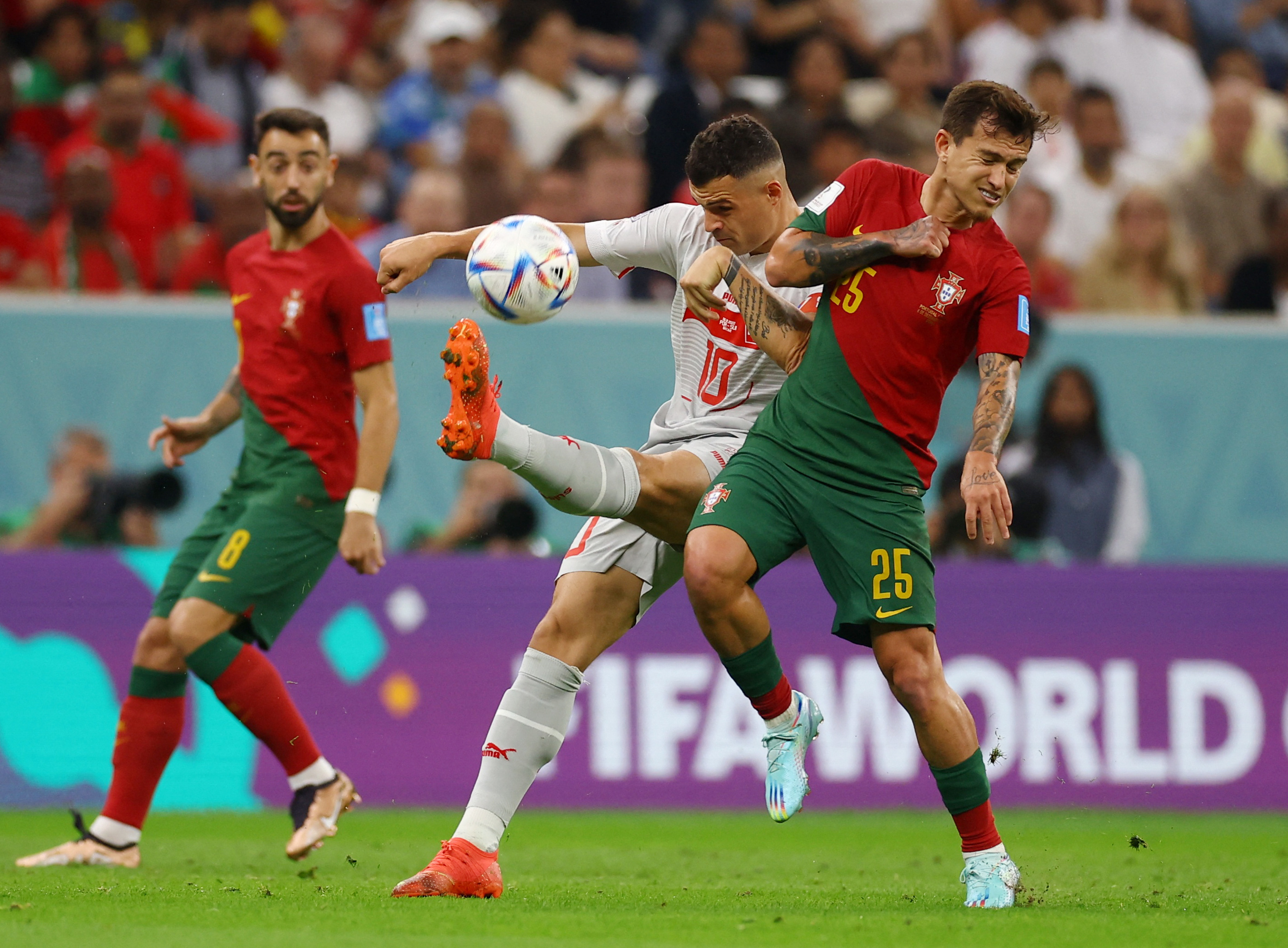 Otavio, una de las piezas importantes de Portugal en el mediocampo (REUTERS/Kai Pfaffenbach)