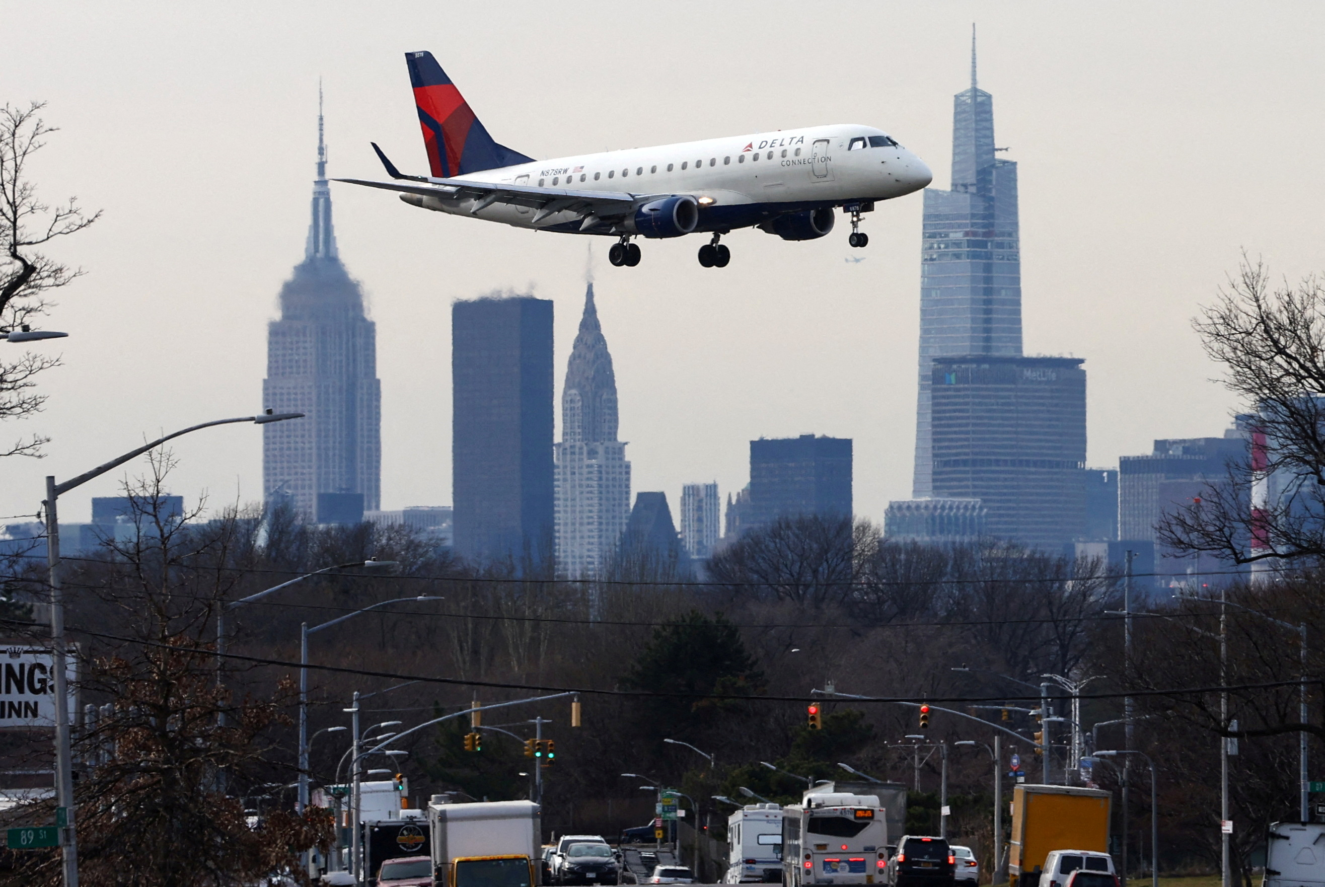 FILE PHOTO: A Delta Airlines jet comes in for a landing in front of the Empire State Building and Manhattan skyline at Laguardia Airport, in New York City, New York, U.S., January 11, 2023. REUTERS/Mike Segar/File Photo