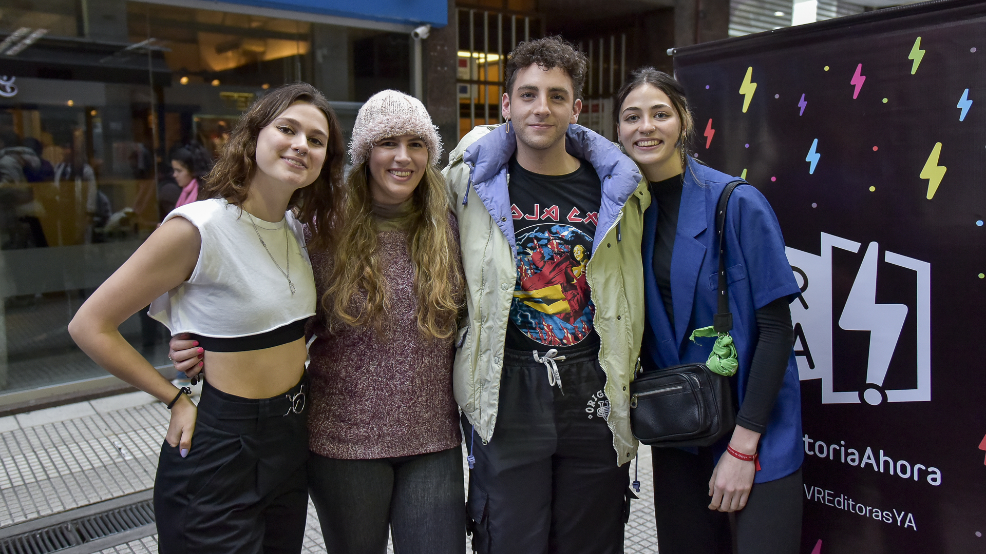 Victoria Resco, Anna K. Franco, Maximiliano Pizzicotti y Almendra Veiga, jóvenes autores y boofluencers (foto por Gustavo Gavotti).