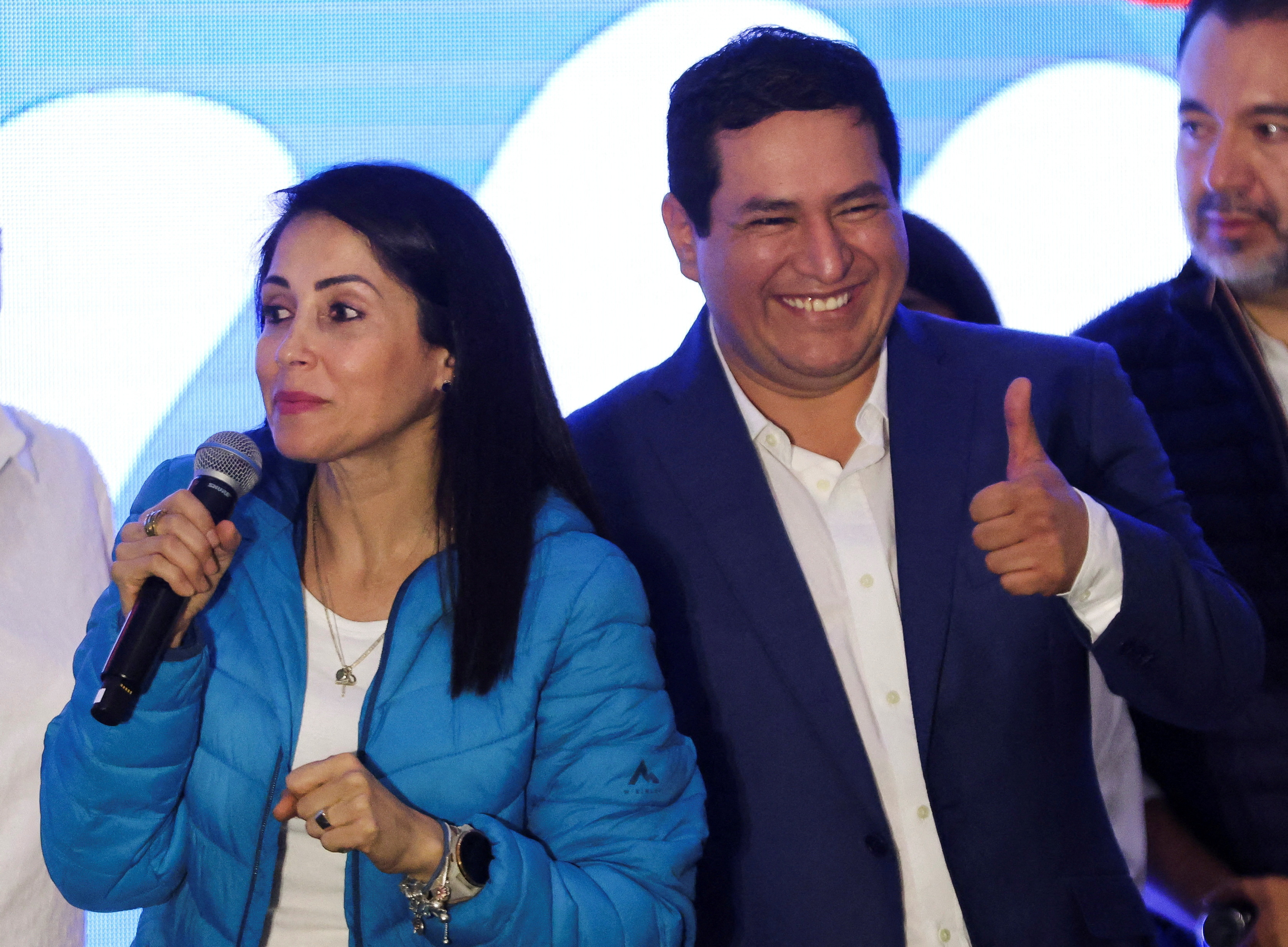 En “The Pitt”, los médicos de urgencias intentan arreglar este mundo roto