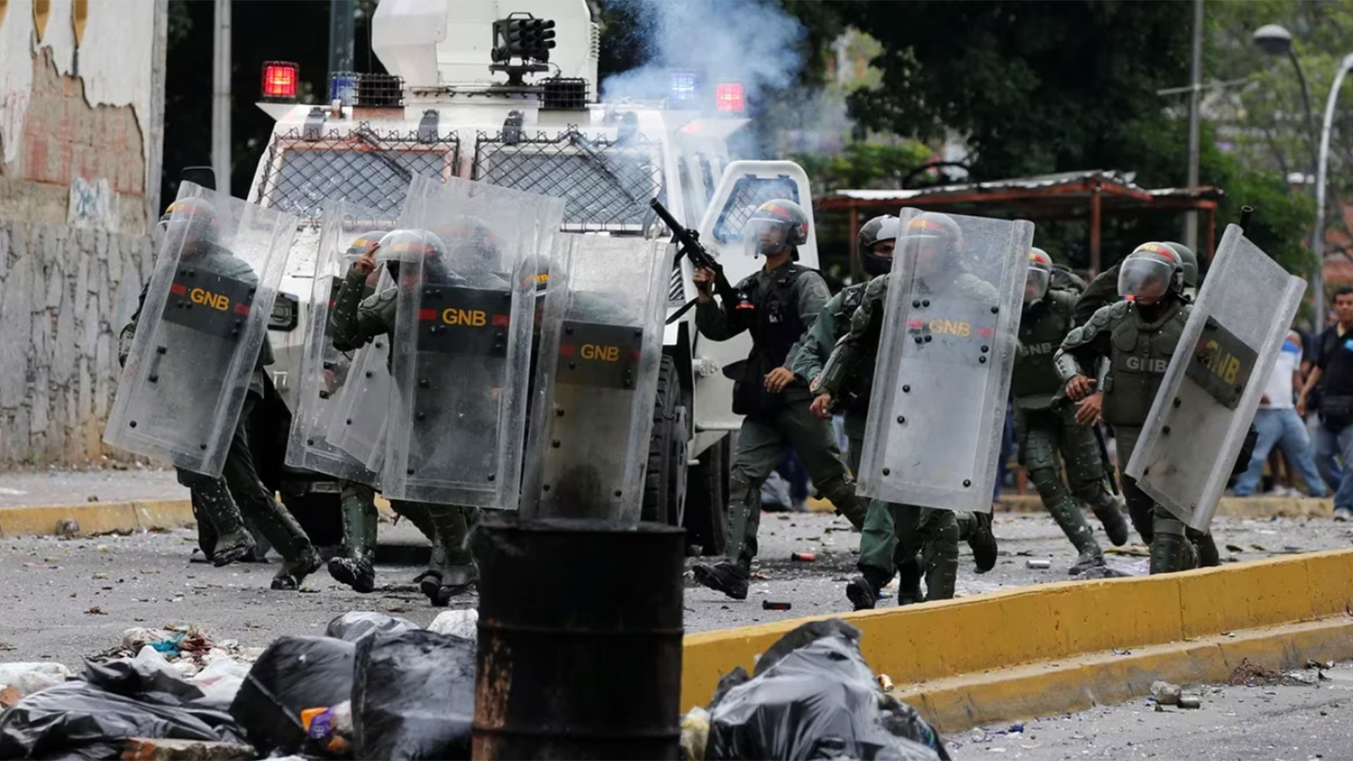 Fuerzas militares reprimieron protestas que dejaron numerosos muertos y heridos