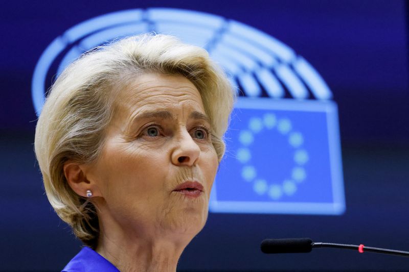 La presidenta de la Comisión Europea, Ursula von der Leyen, en el pleno del Parlamento Europeo en Bruselas, Bélgica. (REUTERS/Yves Herman)