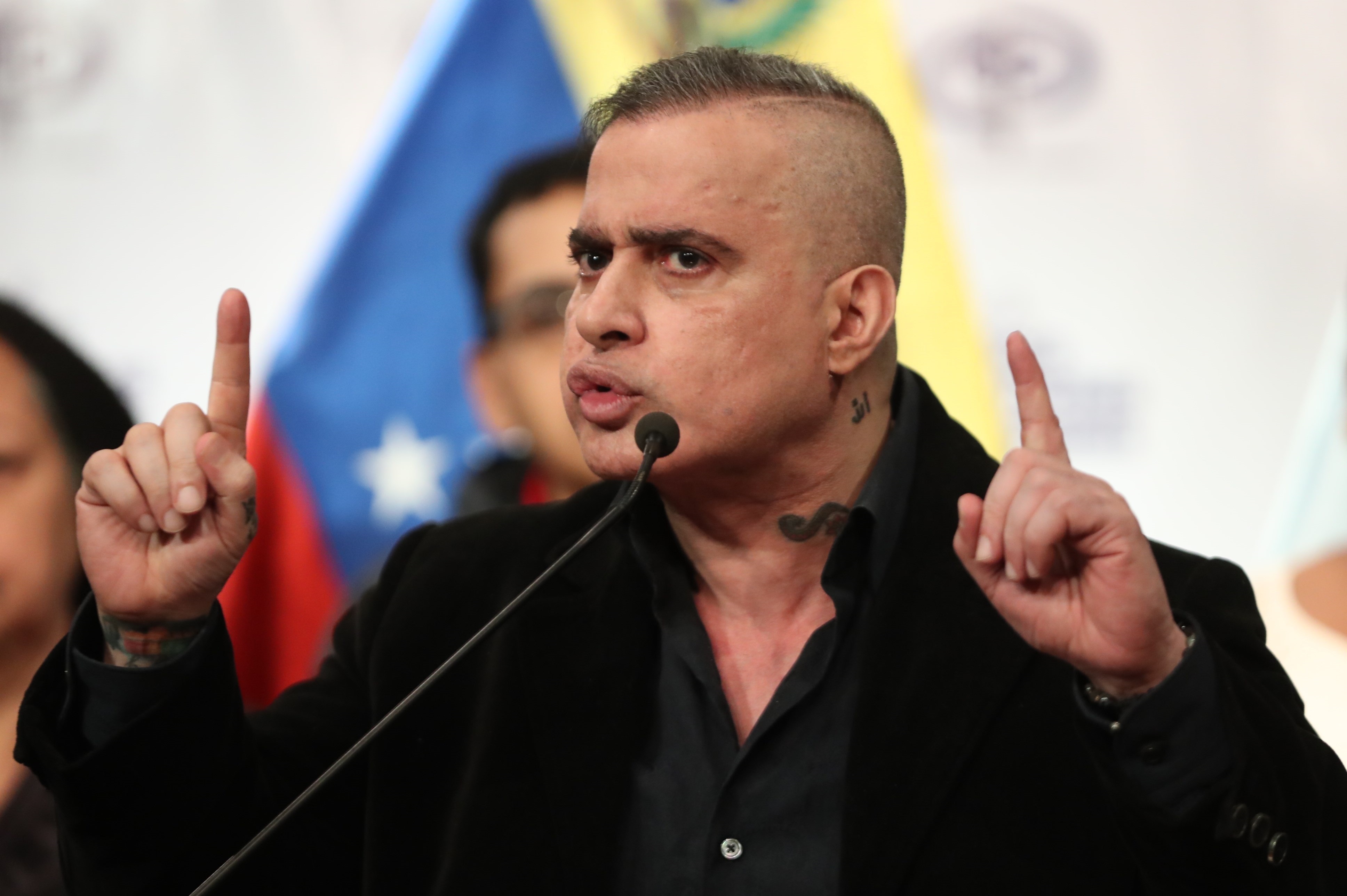 El fiscal general chavista Tarek William Saab amenazó a una periodista colombiana por su investigación sobre el testaferro de Maduro