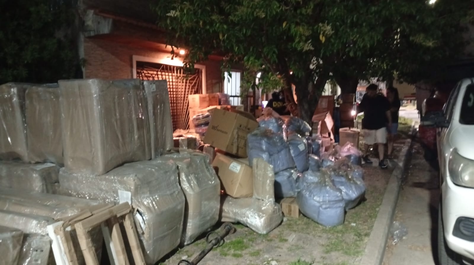 Empieza el juicio a Hadi Matar, el hombre que atacó a escritor Salman Rushdie 