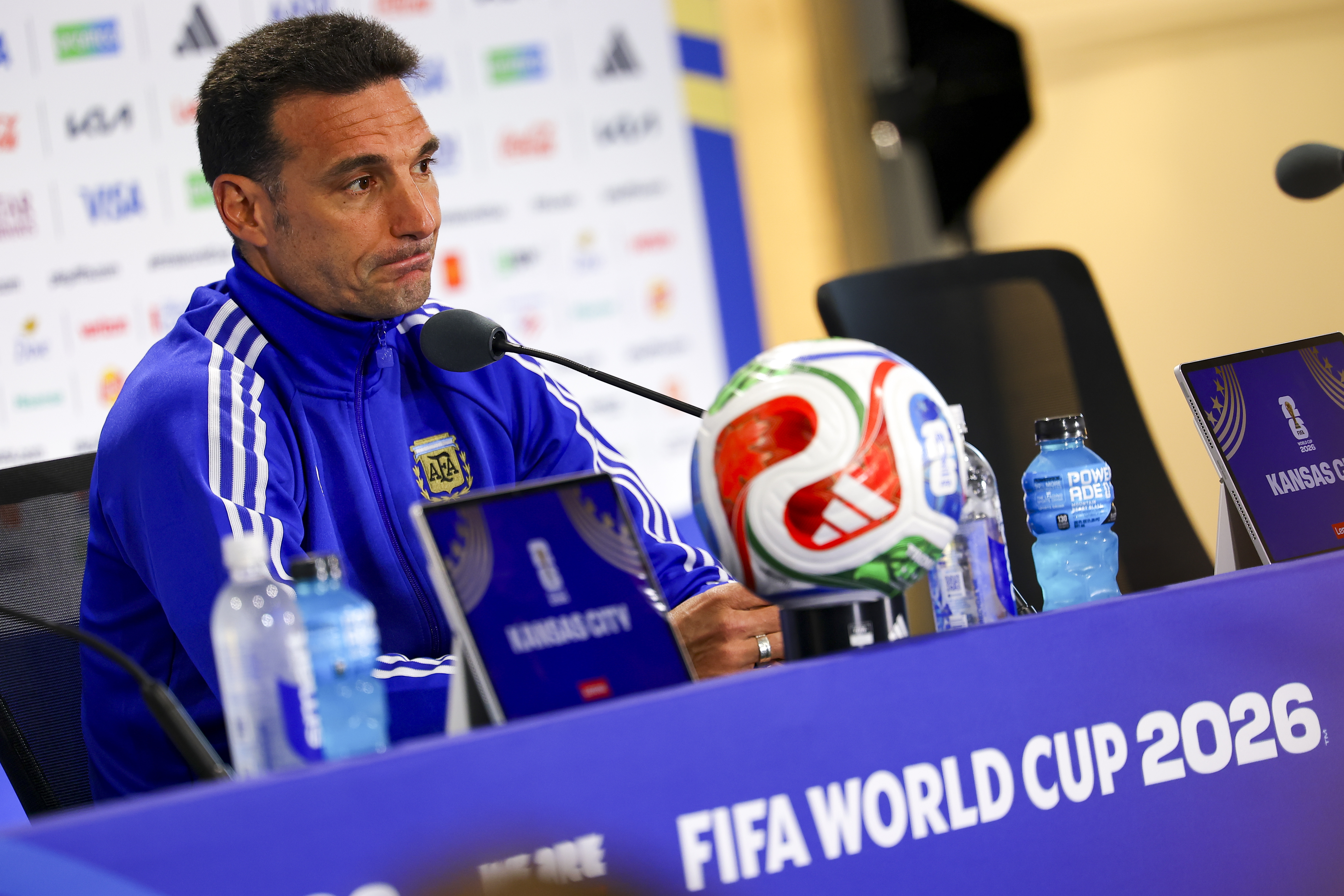 "No ser&iacute;a descabellado": Scaloni reconoci&oacute; que podr&iacute;a repetir la formaci&oacute;n del equipo ante Suiza