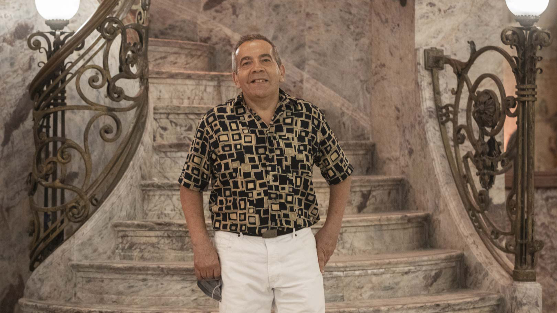 Edmundo Diaz fue mozo de salón entre 1981 y 1991. “Fue mi escuela y mi aprendizaje”, reconoce (Guadalupe Alonso - Comisión del Molino)