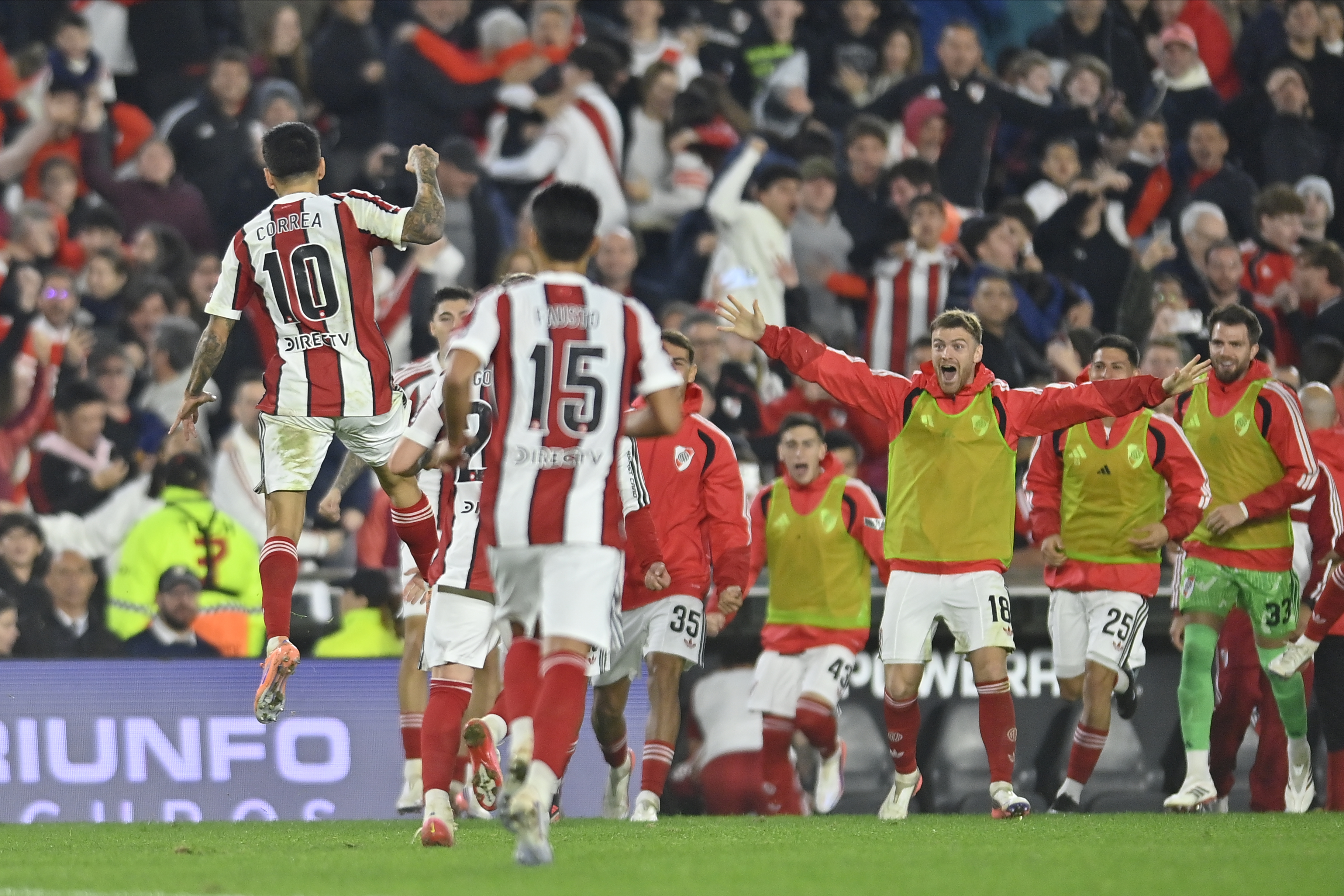 La lupa sobre el penal a &Aacute;ngel Correa que le permiti&oacute; a River Plate cerrar el triunfo ante Argentinos