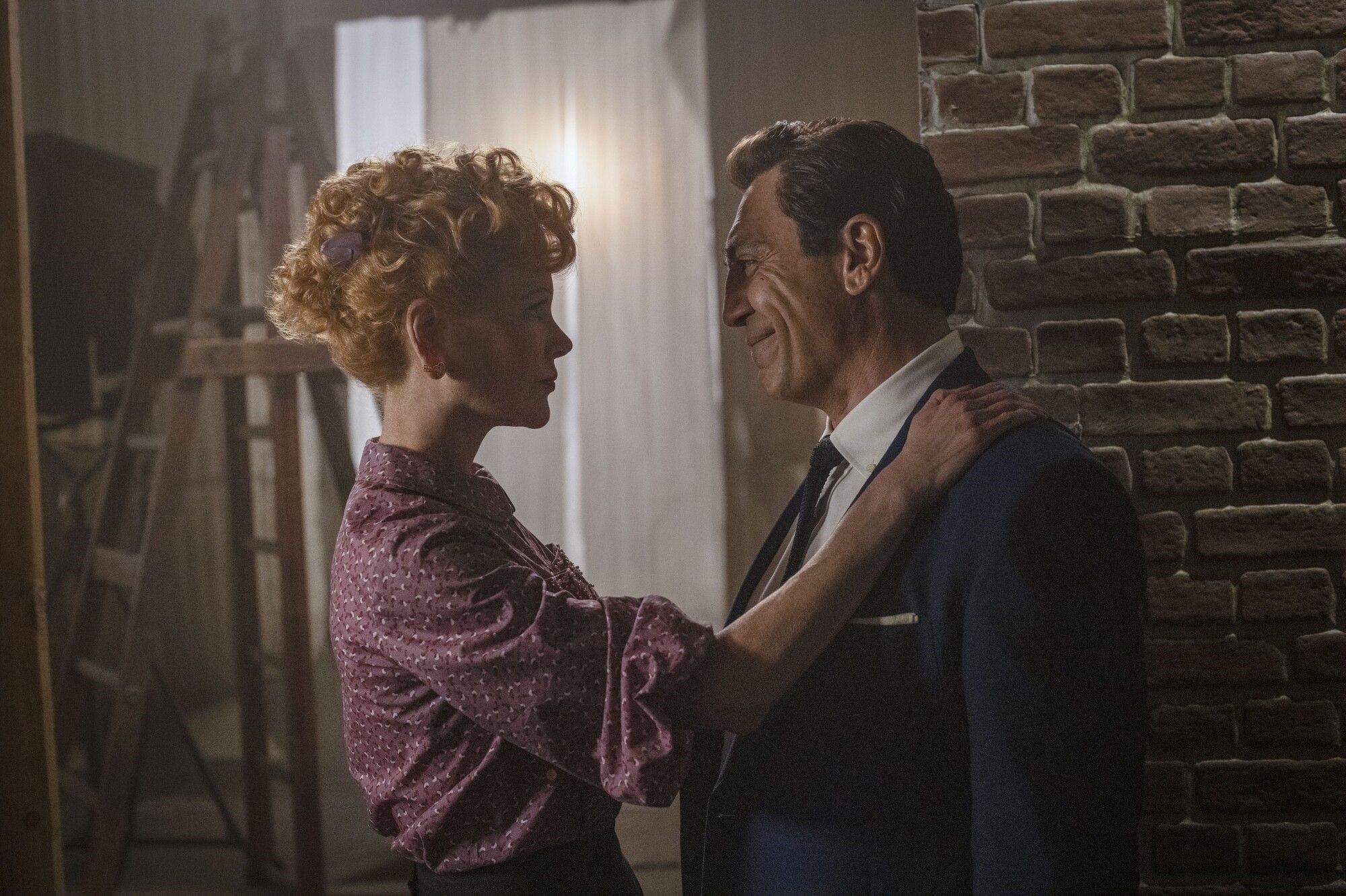 Nicole Kidman and Javier Bardem in the roles of Lucille Ball and Desi Arnaz, the well-remembered American television actors.  (Prime Video)