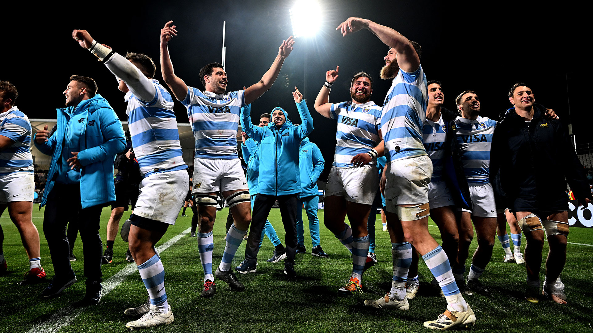 La celebración de los jugadores y el staff argentino (Photo by Joe Allison/Getty Images)