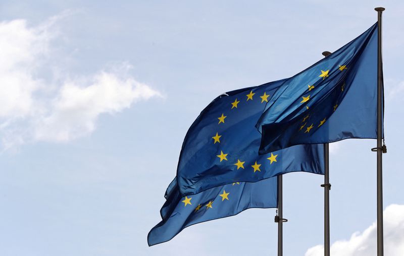 Banderas de la Unión Europea  (REUTERS/Yves Herman)