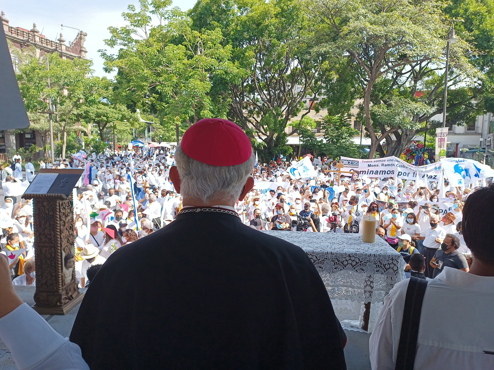 Más de 2 500 personas participaron en "La Caminata de la Paz" (Foto: Twitter/MonsRamonCastro)