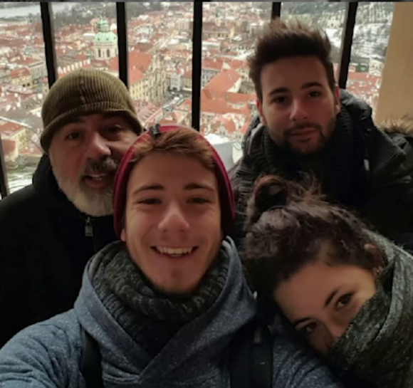 Los Doman. Fabián y sus hijos Federico (30), Marc (22) y Constance _Cocoó_ (25), durante su último viaje juntos por Europa