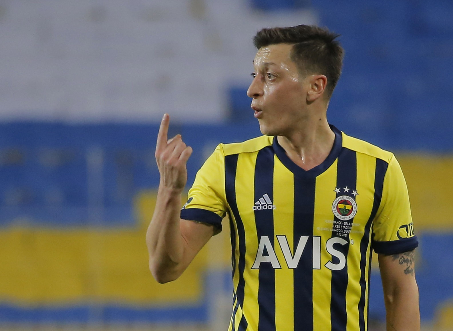 Ozil firmó por tres temporadas con el Fenerbahce turco tras salir del Arsenal (Reuters)