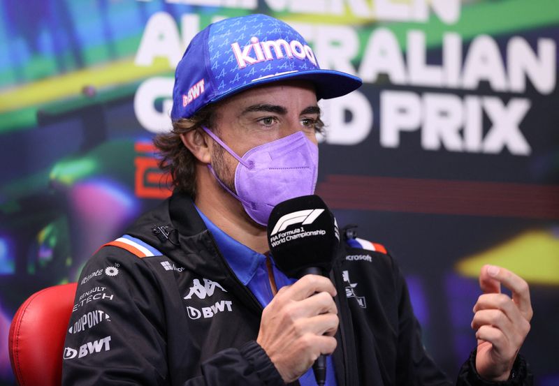 Fernando Alonso, de Alpine, durante una rueda de prensa en el Circuito del Gran Premio de Melbourne, Australia, 7 de abril de 2022. REUTERS/Loren Elliott