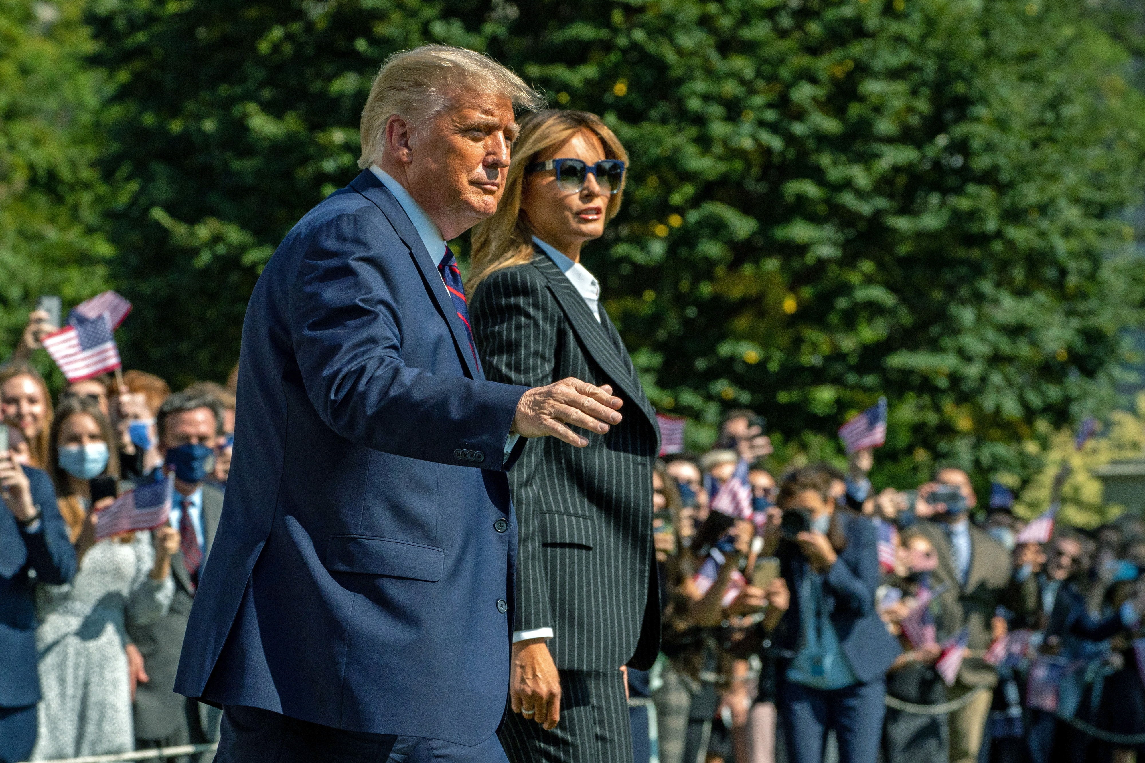 El presidente Donald Trump y su esposa, Melania Trump dieron positivo de coronavirus  (EFE/Ken Cenedo)
