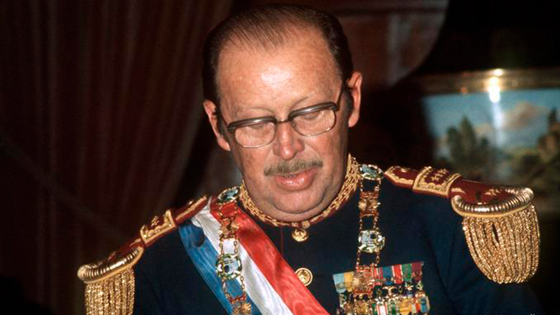 Alfredo Stroessner fue dictador de Paraguay desde el 15 de agosto de 1954 hasta que una insurrección militar lo derrocó el 3 de febrero de 1989