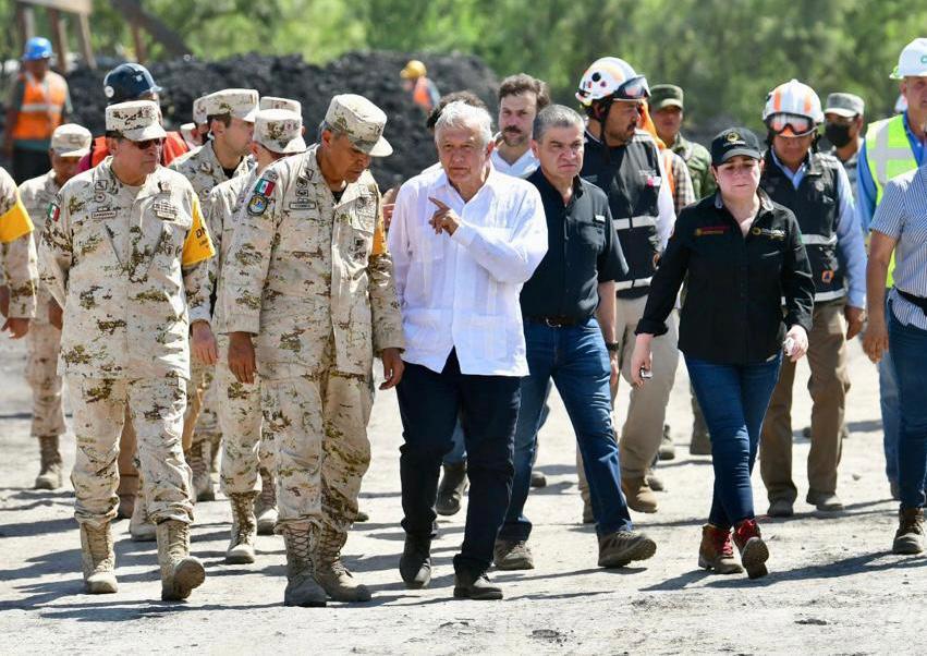 AMLO visited the mine in which 10 people are trapped (Photo: Government of Mexico)