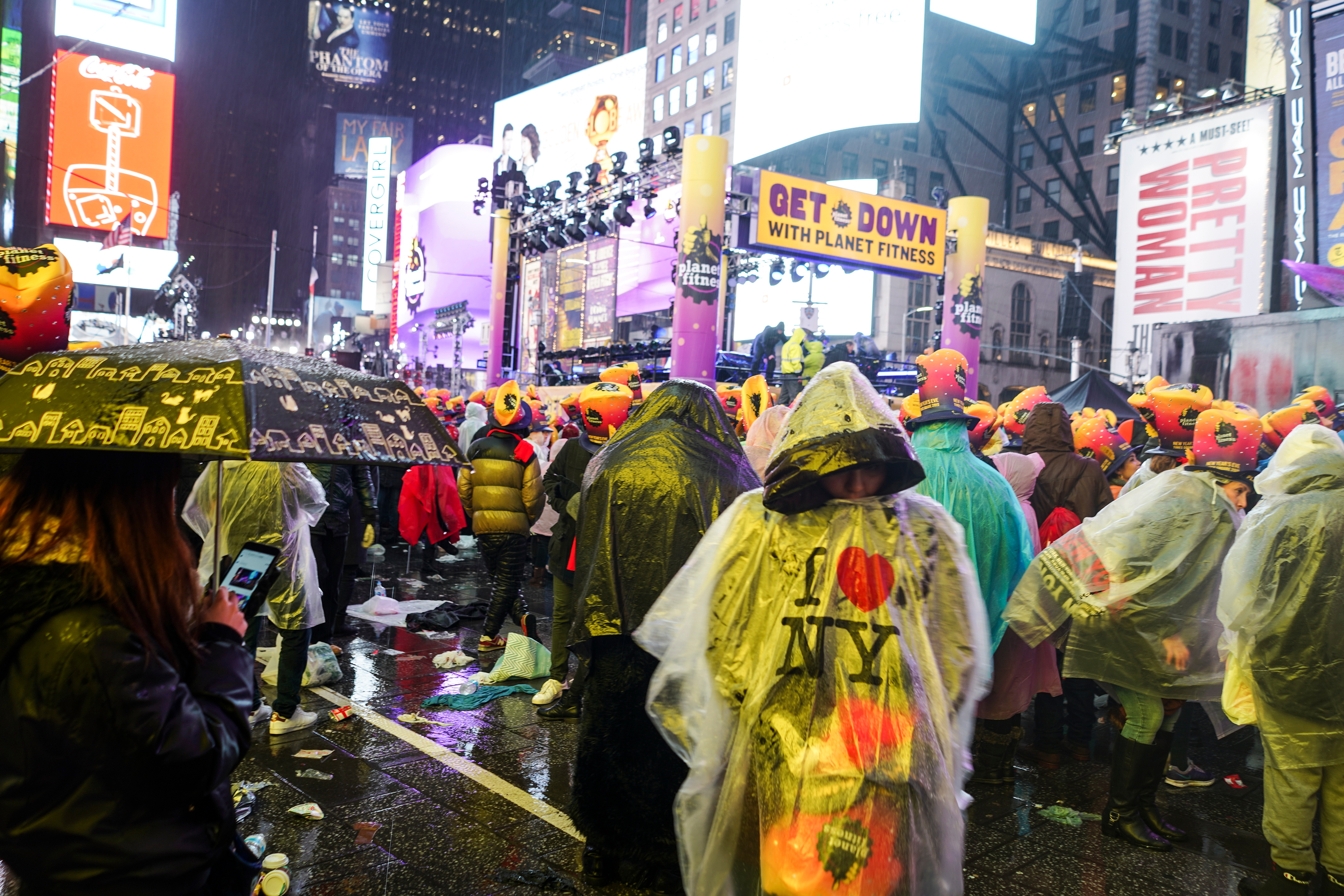 Vista de personas celebrando el año nuevo en Times Square, Nueva York, en 2018. EFE/Go Nakamura
