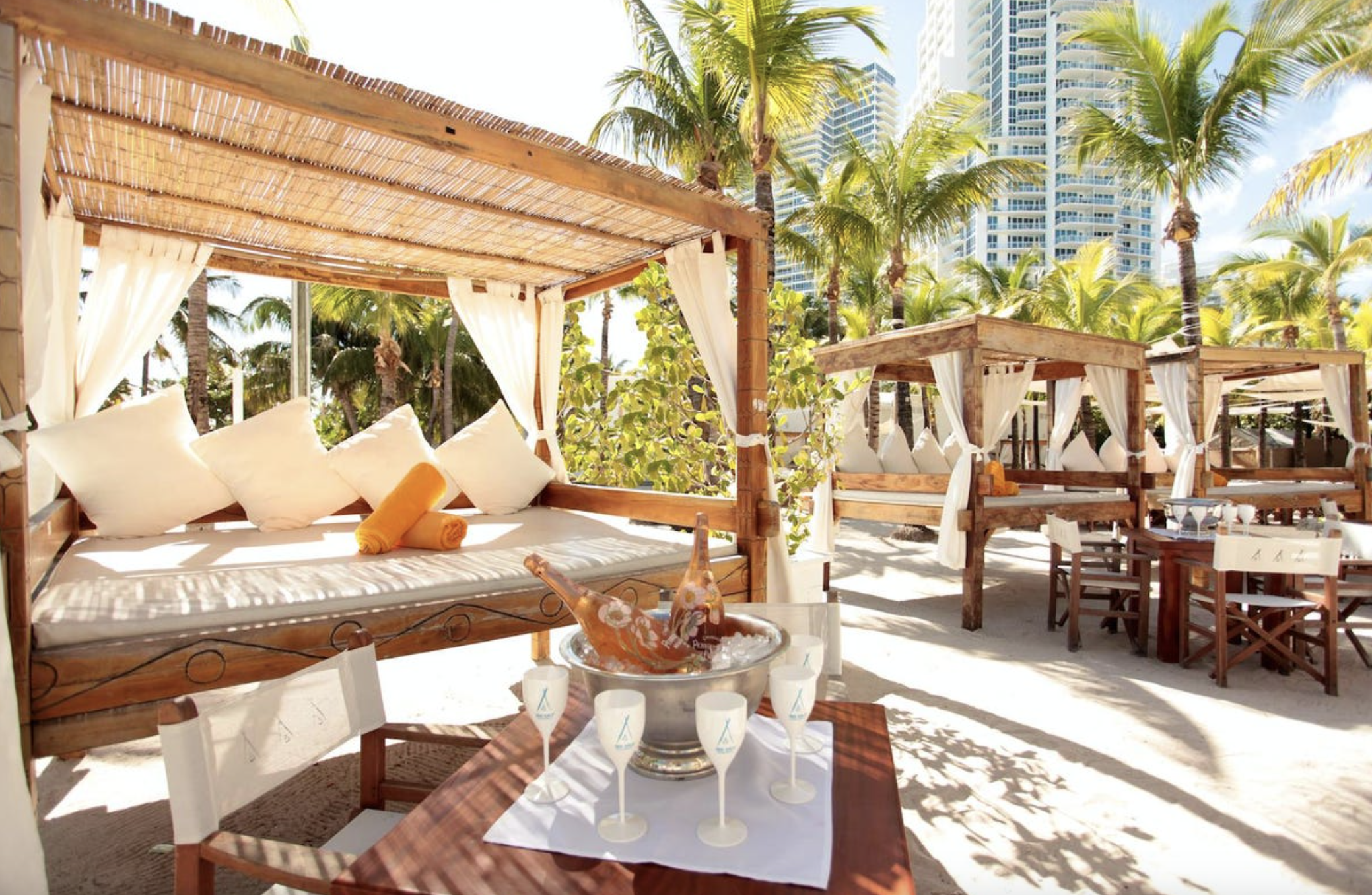 Nikki Beach ofrece una alternativa con lo más hermoso de Miami: su playa.
