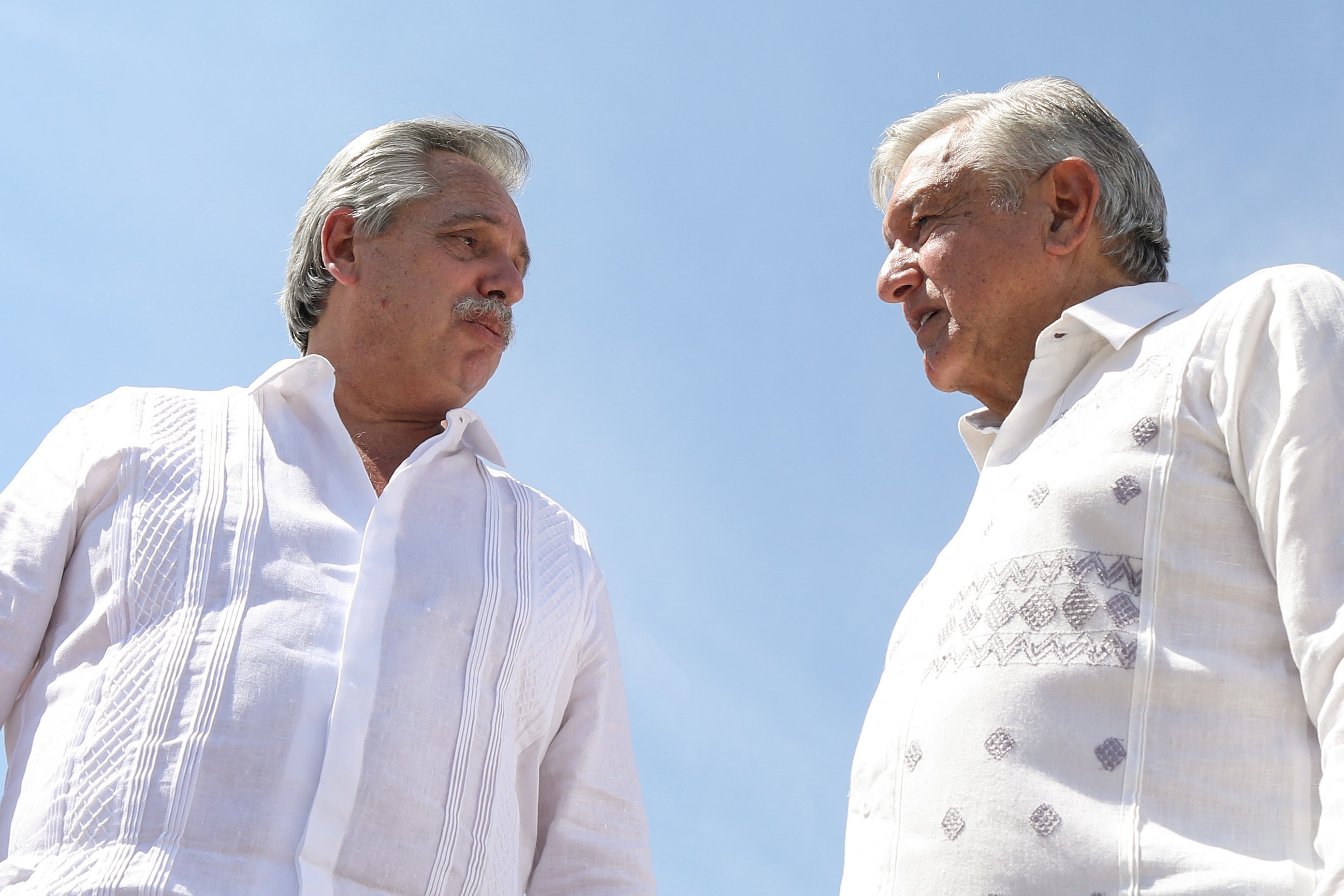 Alberto Fernandez y Andres Manuel Lopez Obrador durante un acto oficial en Iguala (Mexico) 