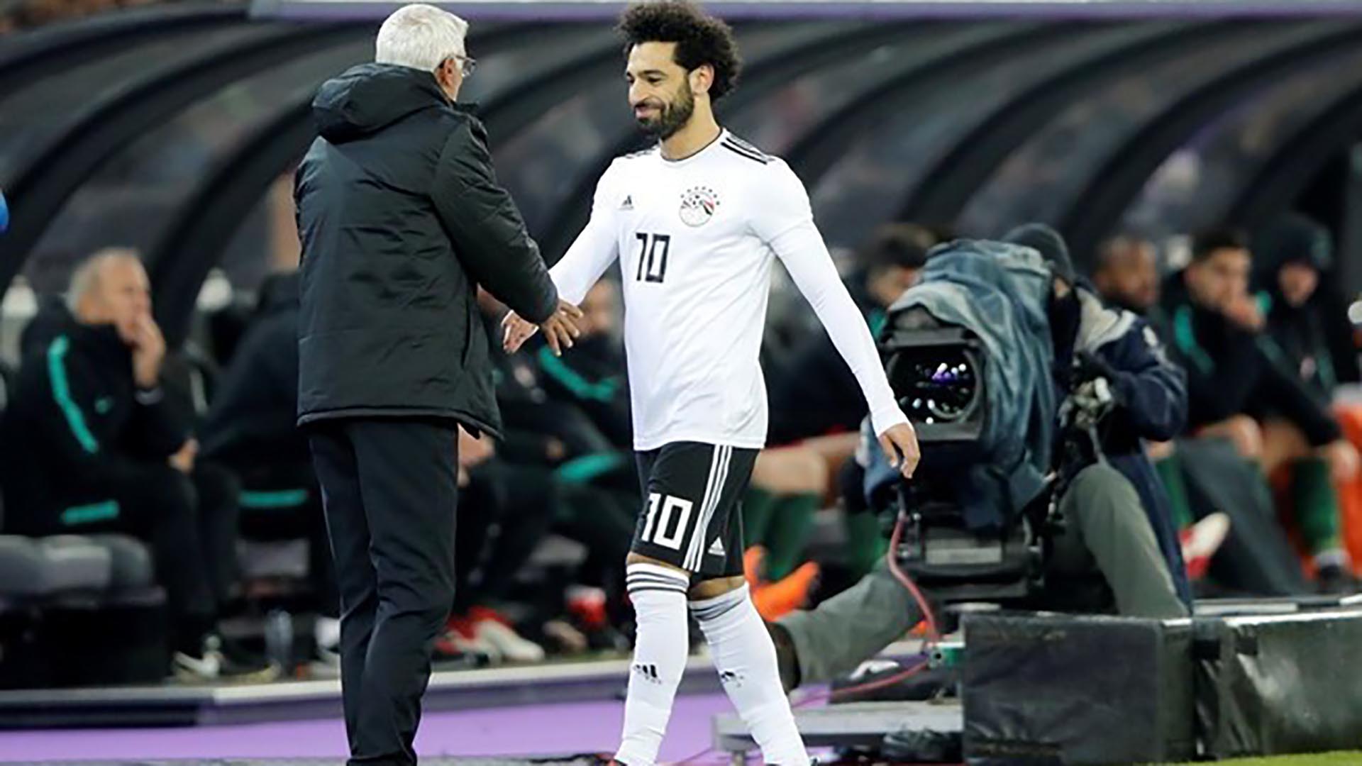 Héctor Cúper y Mohamed Salah en la Selección de Egipto.