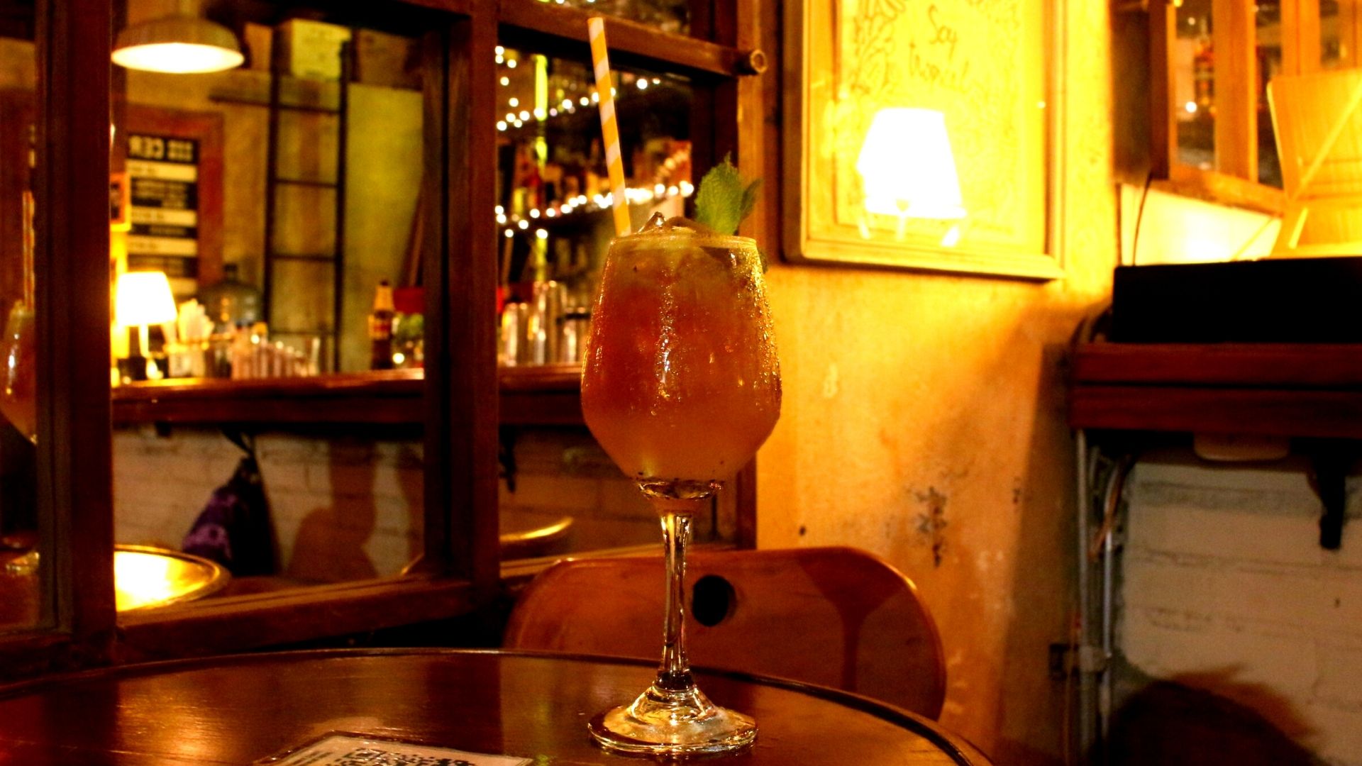 Cóctel Himmel Grün en Charlie's Bar Santa Marta. Foto: María José Cogollo/Infobae Colombia.
