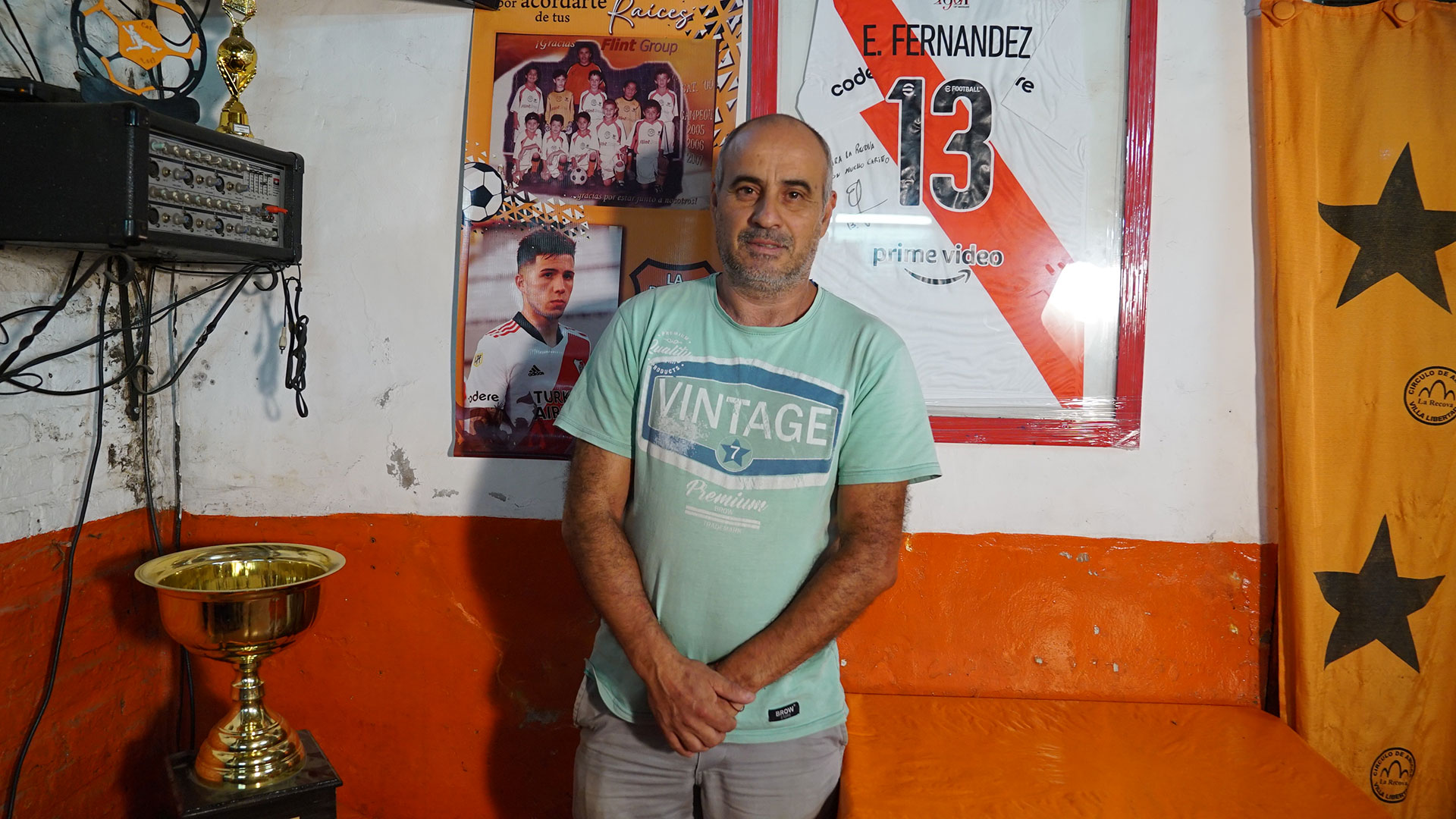 Wilson Correa, en el rincón del club dedicado a Enzo Fernández (Alejandro Beltrame)