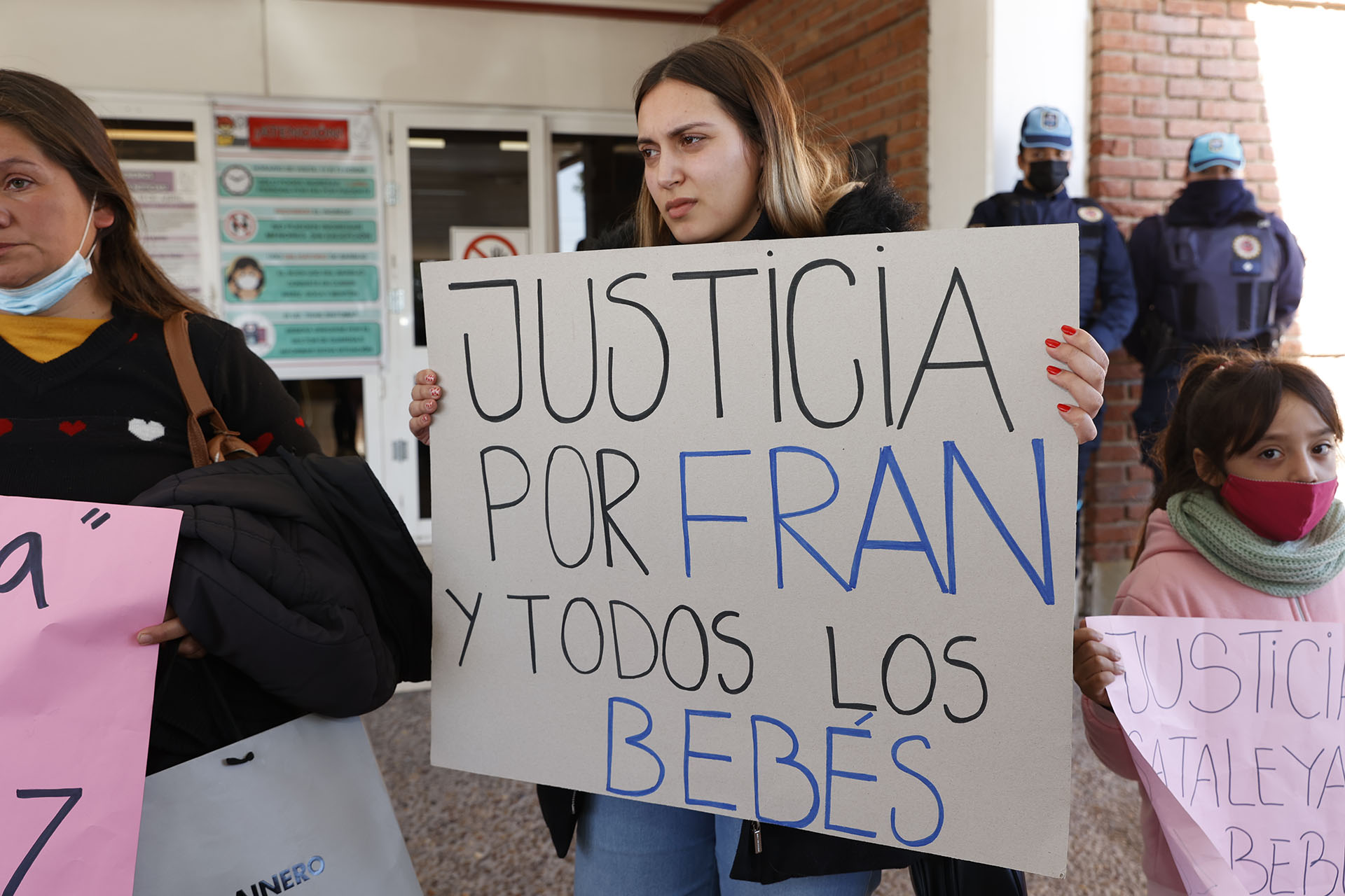 Protesta frente al hospital (Mario Sar)