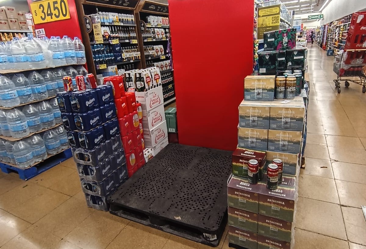 Primeros indicios de desabastecimiento en la distribuci&oacute;n de bebidas por medidas de fuerza de Camioneros