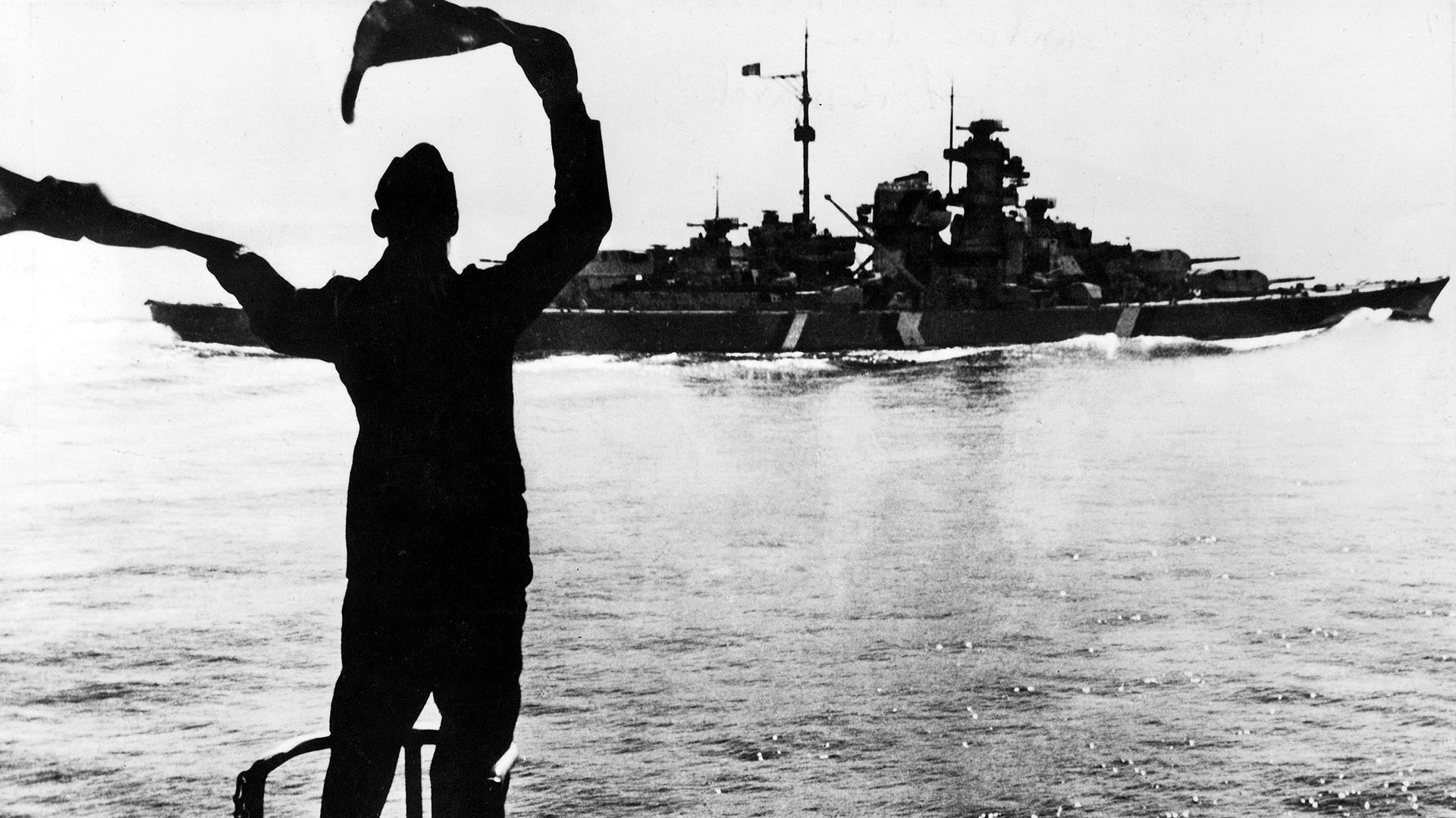 Primera y última salida del acorazado alemán Bismarck en el camino a Dinamarca y Noruega, que se hundió el 27 de mayo de 1941 al suroeste de Irlanda (Apic/Getty Images)

