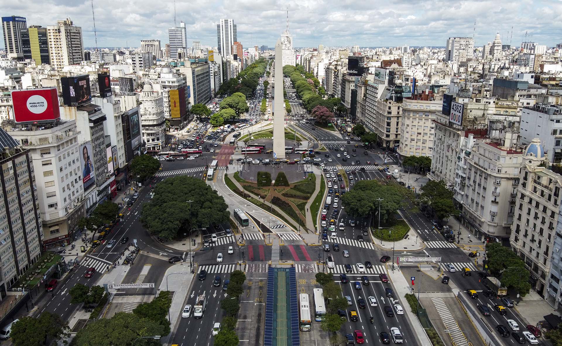 Jornada financiera: cayeron el dólar y las acciones en otra rueda de tasas altas y volátiles