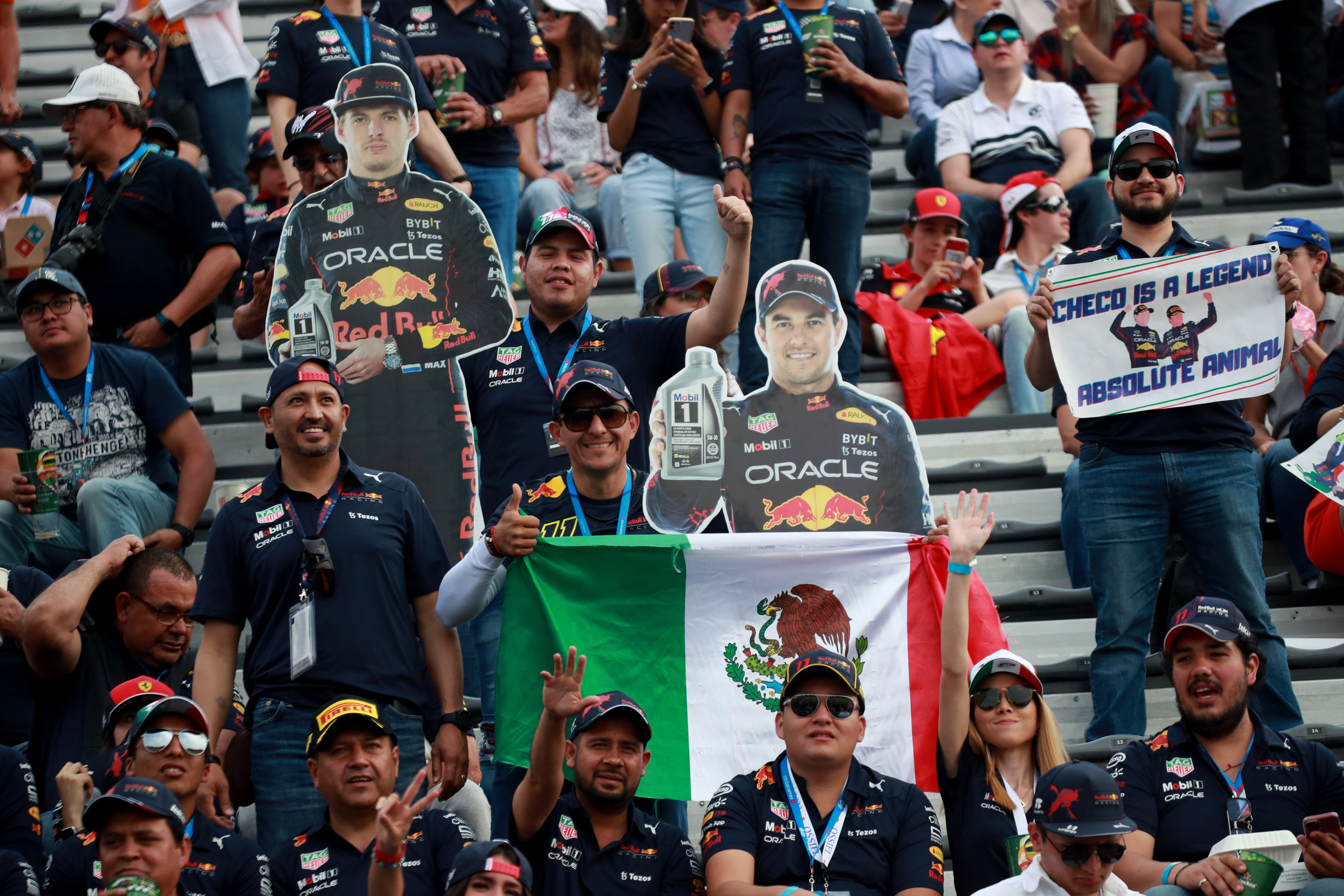 The fans of the Mexican Grand Prix gave themselves to Checo Pérez (Photo: REUTERS / Henry Romero)