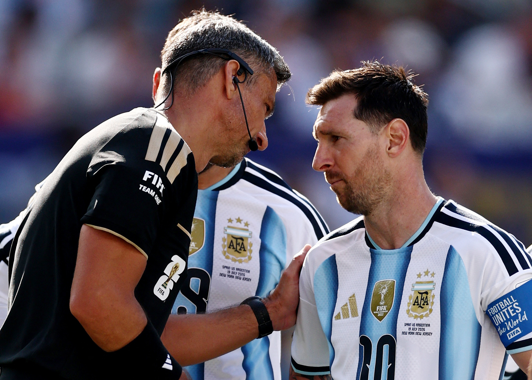 El &aacute;rbitro que dirigi&oacute; la final del Mundial entre Argentina y Espa&ntilde;a anunci&oacute; su retiro del f&uacute;tbol: el premio que recibi&oacute;