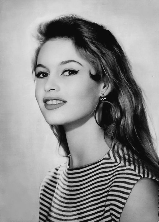 Brigitte está considerada como un mito erótico y sex-symbol de los años 1950 y 1960. Su gran belleza y sensualidad natural comenzaron a mostrarse en la adolescencia, etapa en la que apareció por primera vez en el cine. Fotos: @MarkGil52562719