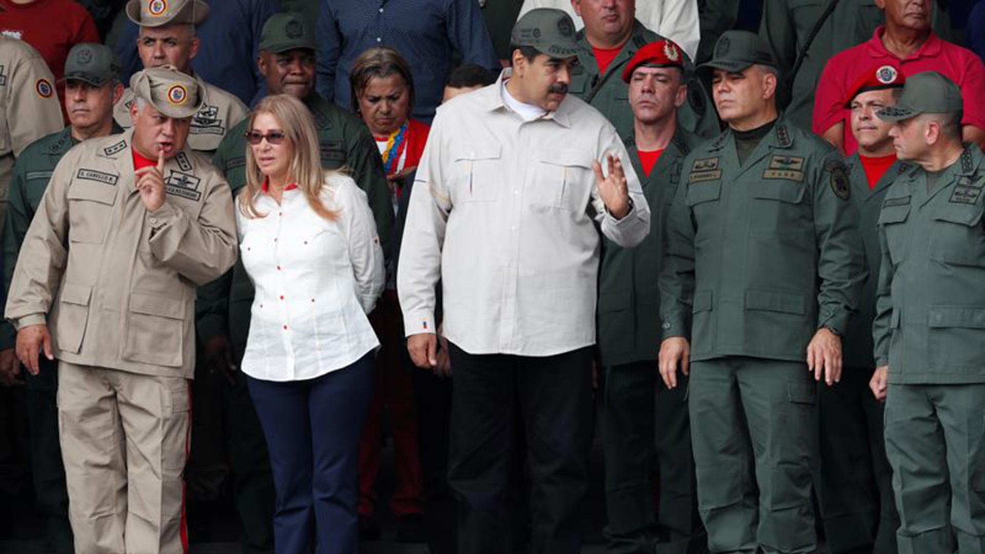 Maduro, una década en el poder gracias a los militares, los comisarios políticos cubanos y el hambre
