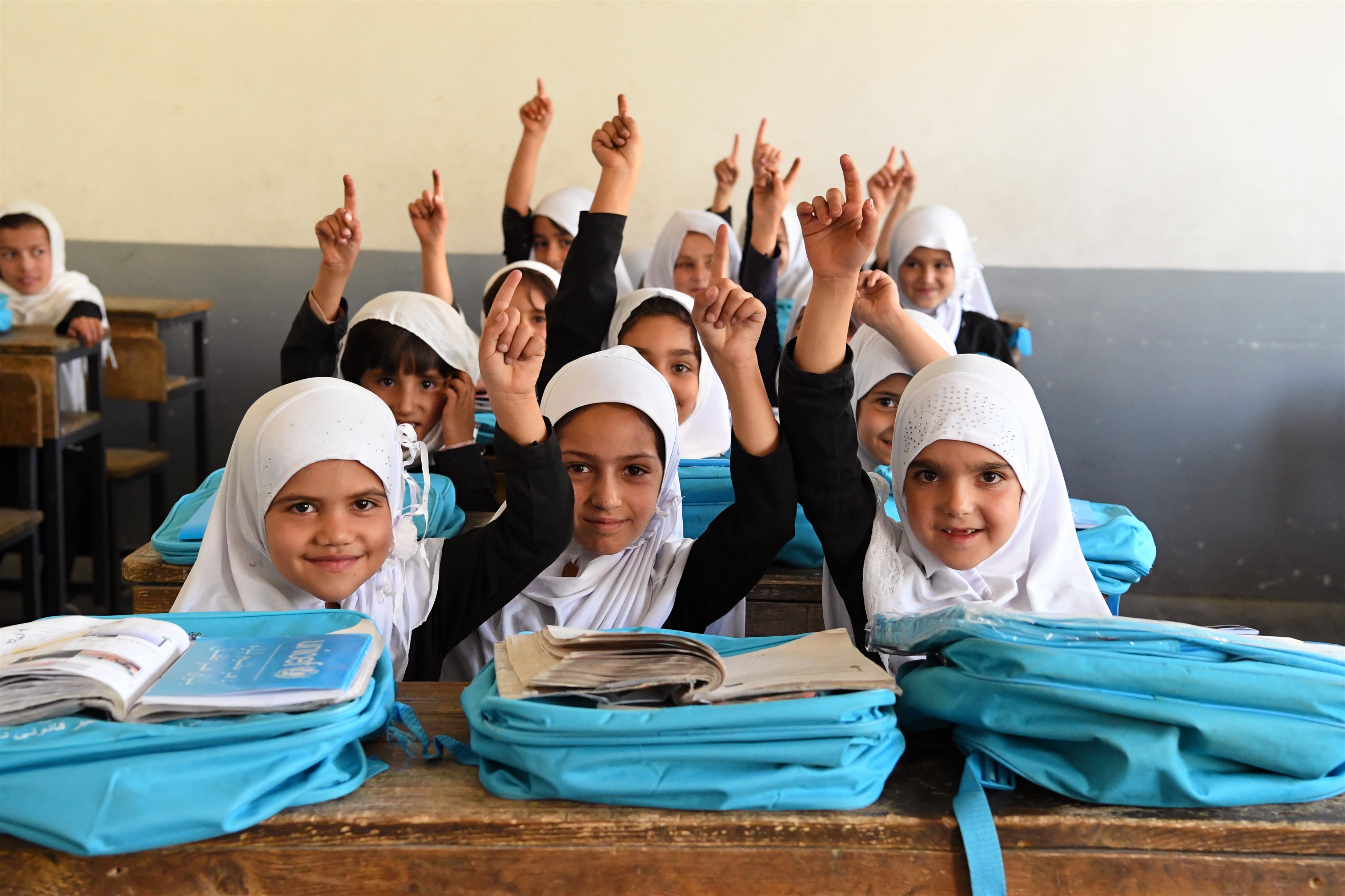 Imagen de archivo: Niñas en una escuela de Afganistán apoyada por UNICEF en 2019
© UNICEF/FRANK DEJONG
