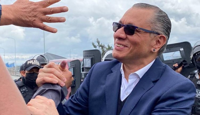 En abril de 2022, el ex vicepresidente Jorge Glas, sentenciado por delitos de corrupción, abandonó la prisión luego de que un juez le concediera un recurso de habeas corpus.