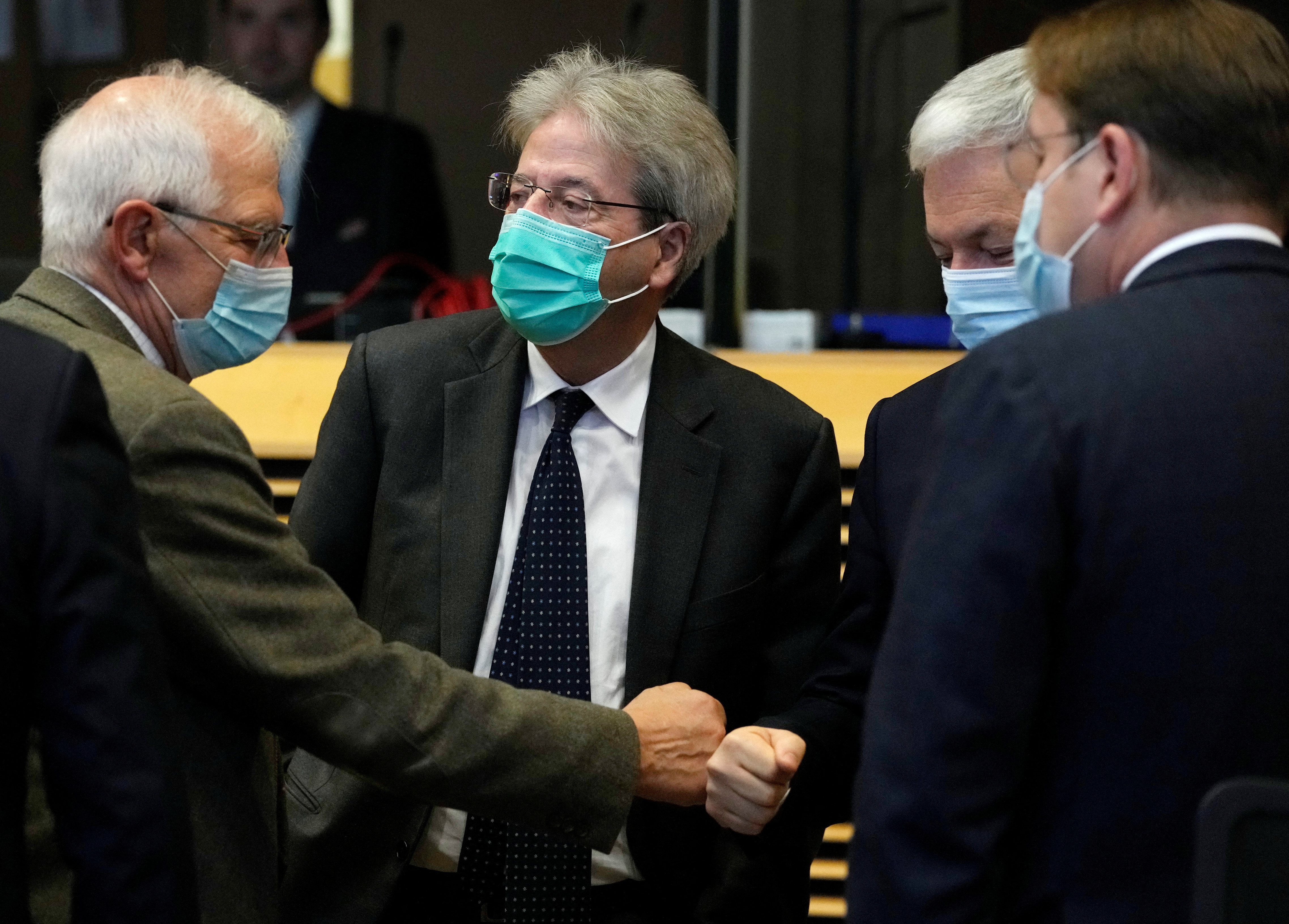 Josep Borrell, Paolo Gentiloni, Didier Reynders y Oliver Varhelyi en una reunión en Bruselas (Virginia Mayo/REUTERS)