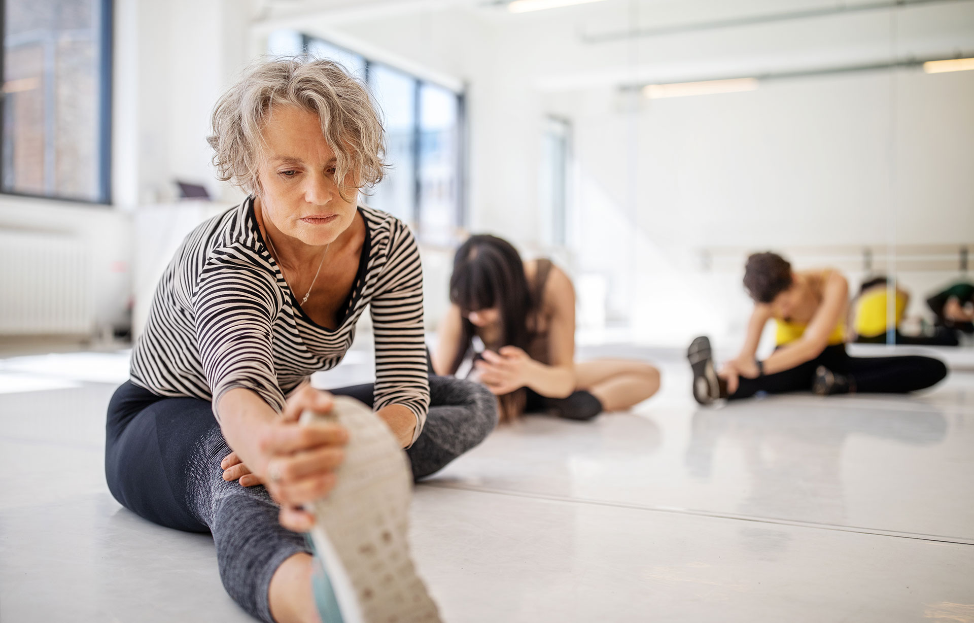 El estiramiento promueve la flexibilidad y ayuda a las articulaciones a mantener un rango de movimiento saludable (Getty Images)