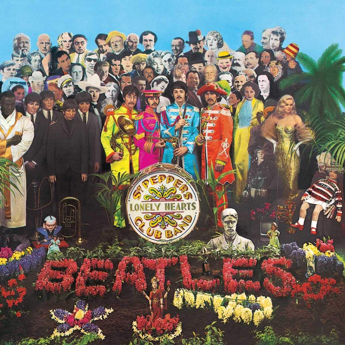 Paul McCArtney y George Harrison exhibieron con orgullo la medalla en la tapa del álbum Sgt. Pepper’s Lonely Hearts Club Band, lanzado en 1967. Foto: Amazon