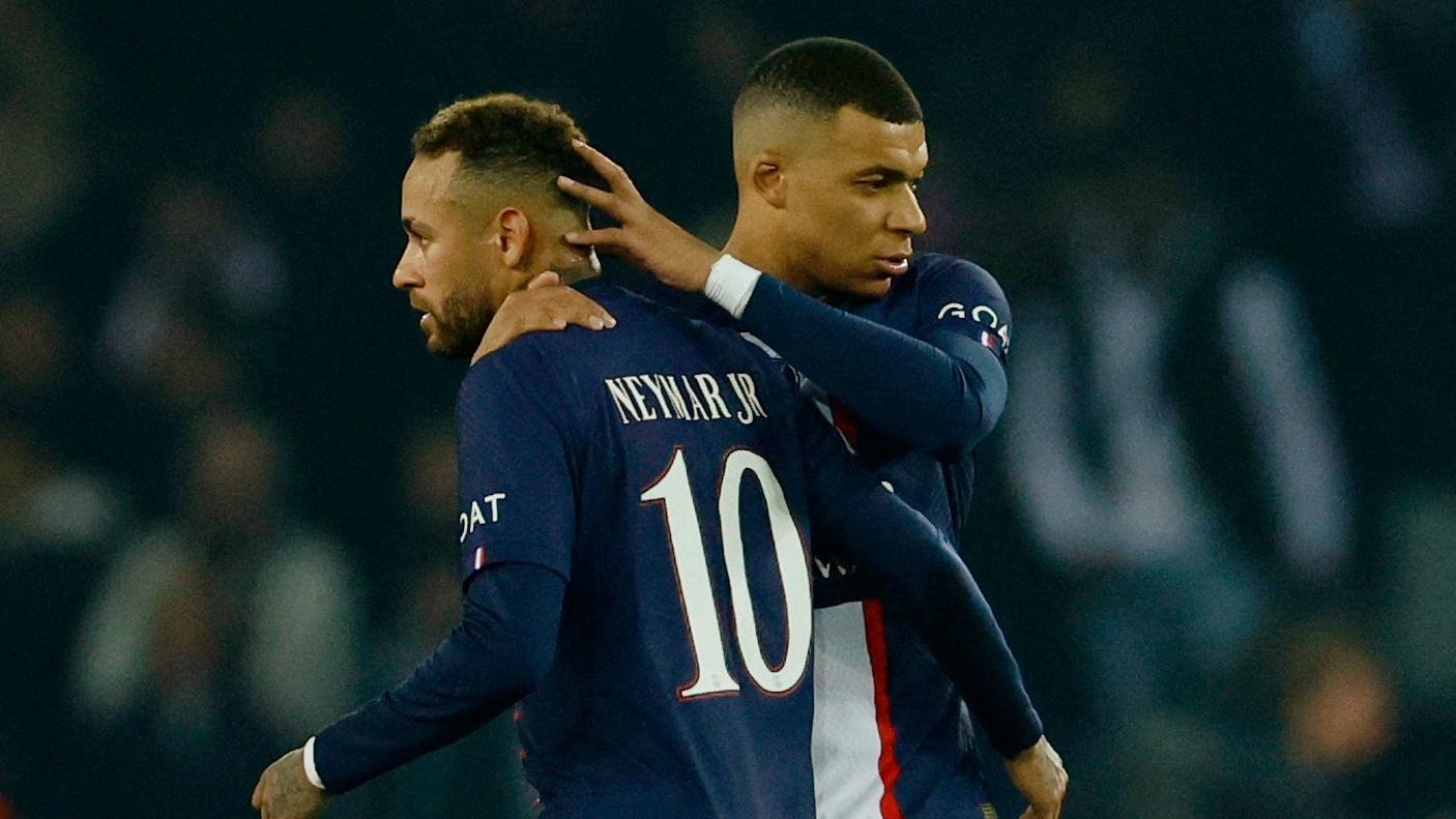 Neymar y Mbappé, dos que tuvieron cruces en el pasado en el PSG (REUTERS/Sarah Meyssonnier)