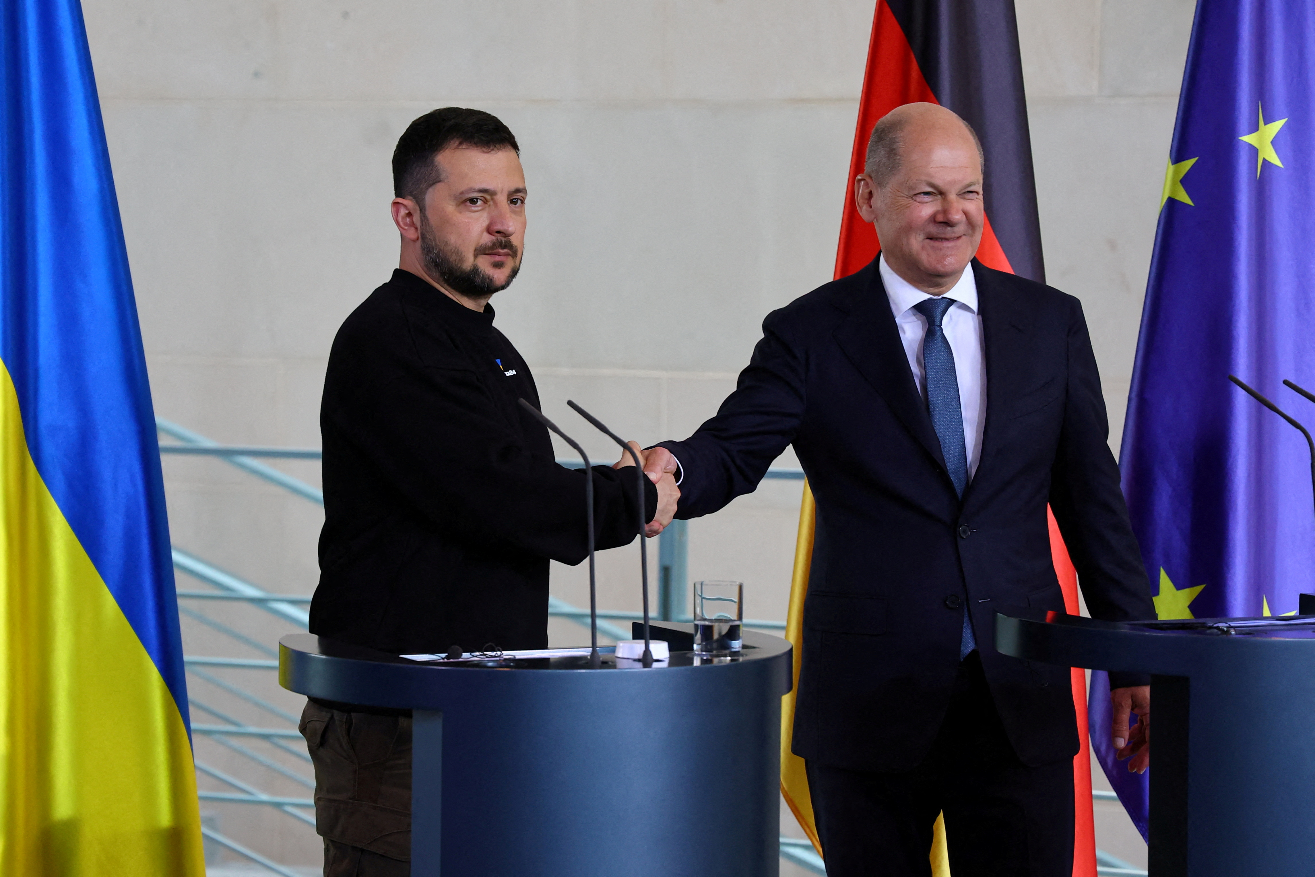 El presidente ucraniano y el canciller alemán, Olaf Scholz (Reuters)