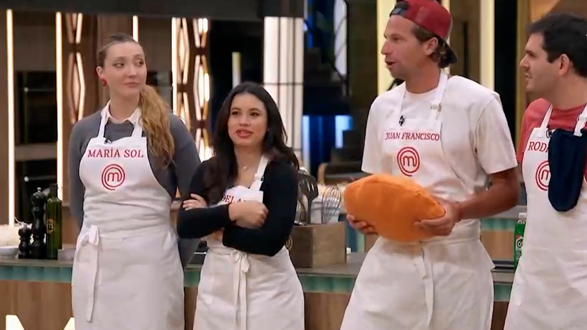 El consejo de Wanda Nara a los participantes de Masterchef para el minidesafío: “Chicas, no rompan los huevos»