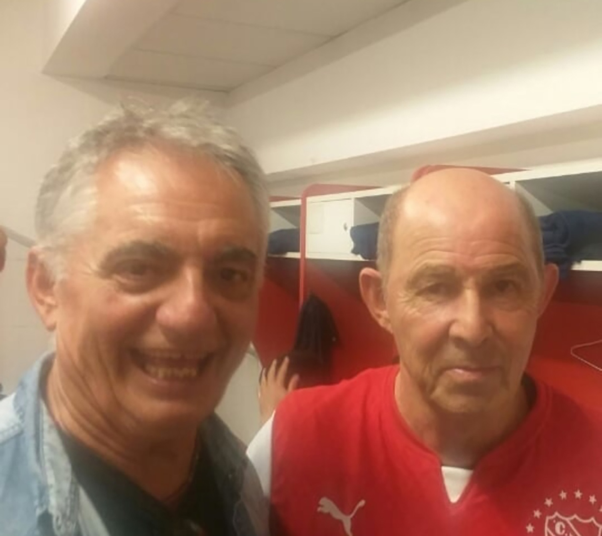 Fue multicampeón con Independiente, jugó con Bochini y Maradona y hoy trabaja en un bar en su pueblo natal 